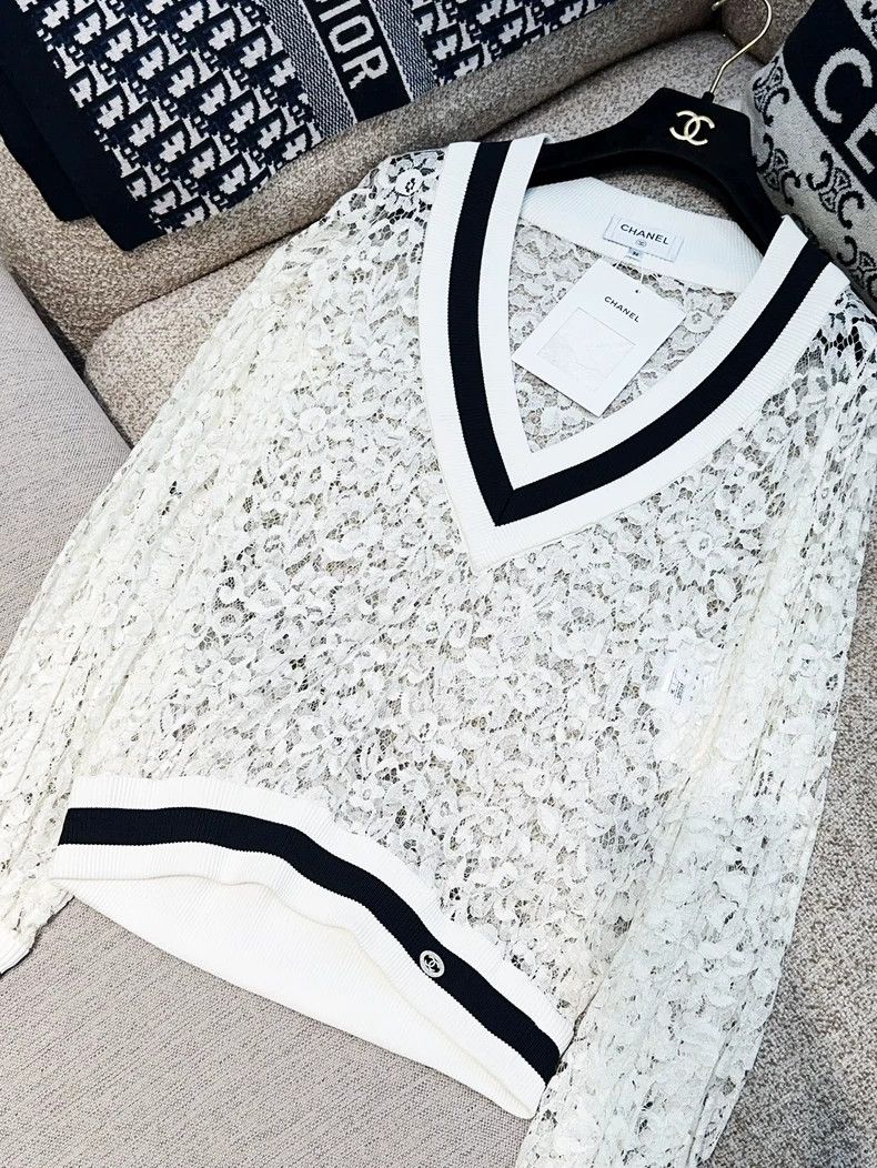 Chanel Chanel 17P white 36 yards black edge hollow V-neck long-sl Size XS / US 0-2 / IT 36-38 - 2 Thumbnail
