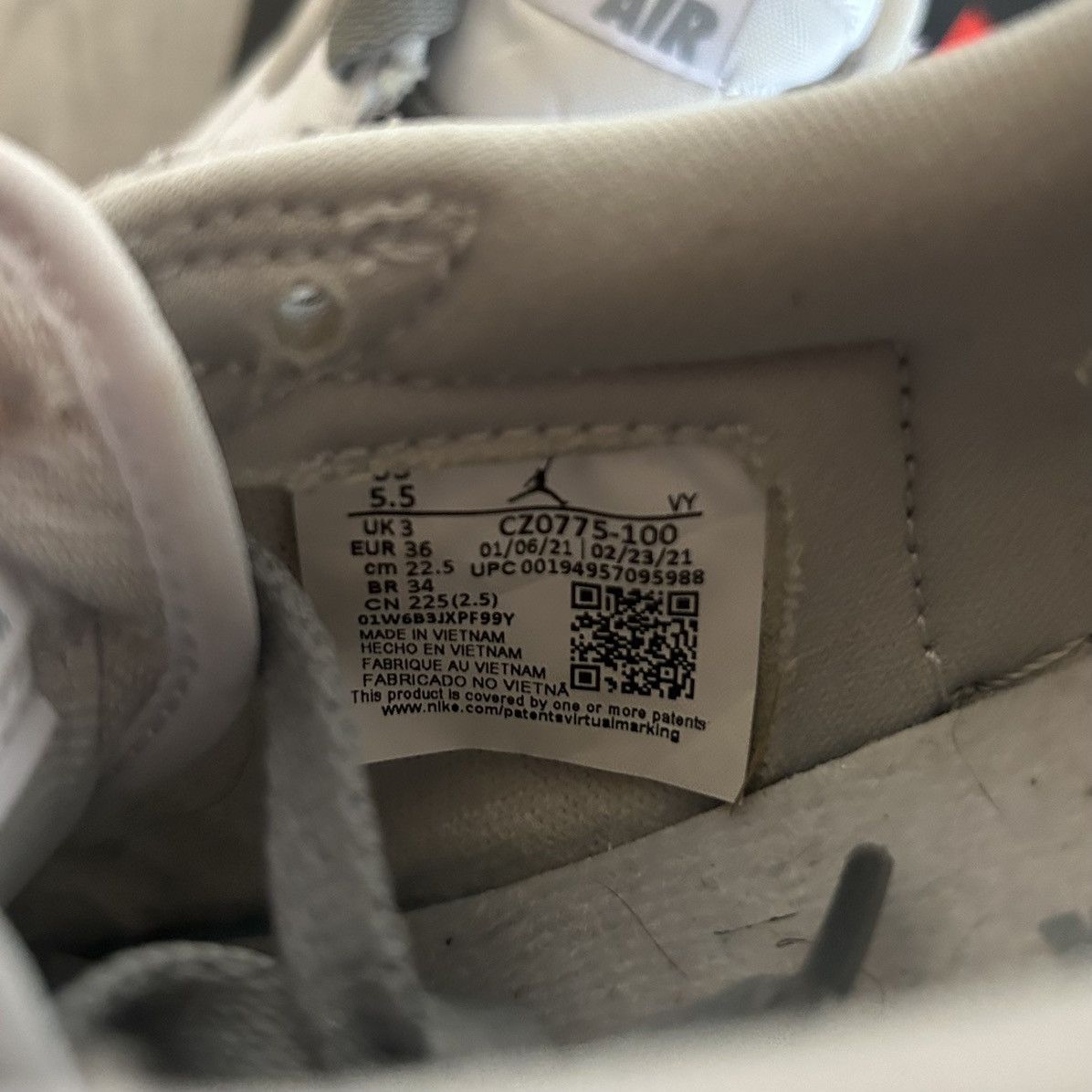 Jordan Brand WMNS Air Jordan 1 Low Neutral Grey Size US 5.5 / IT 35.5 - 5 Thumbnail