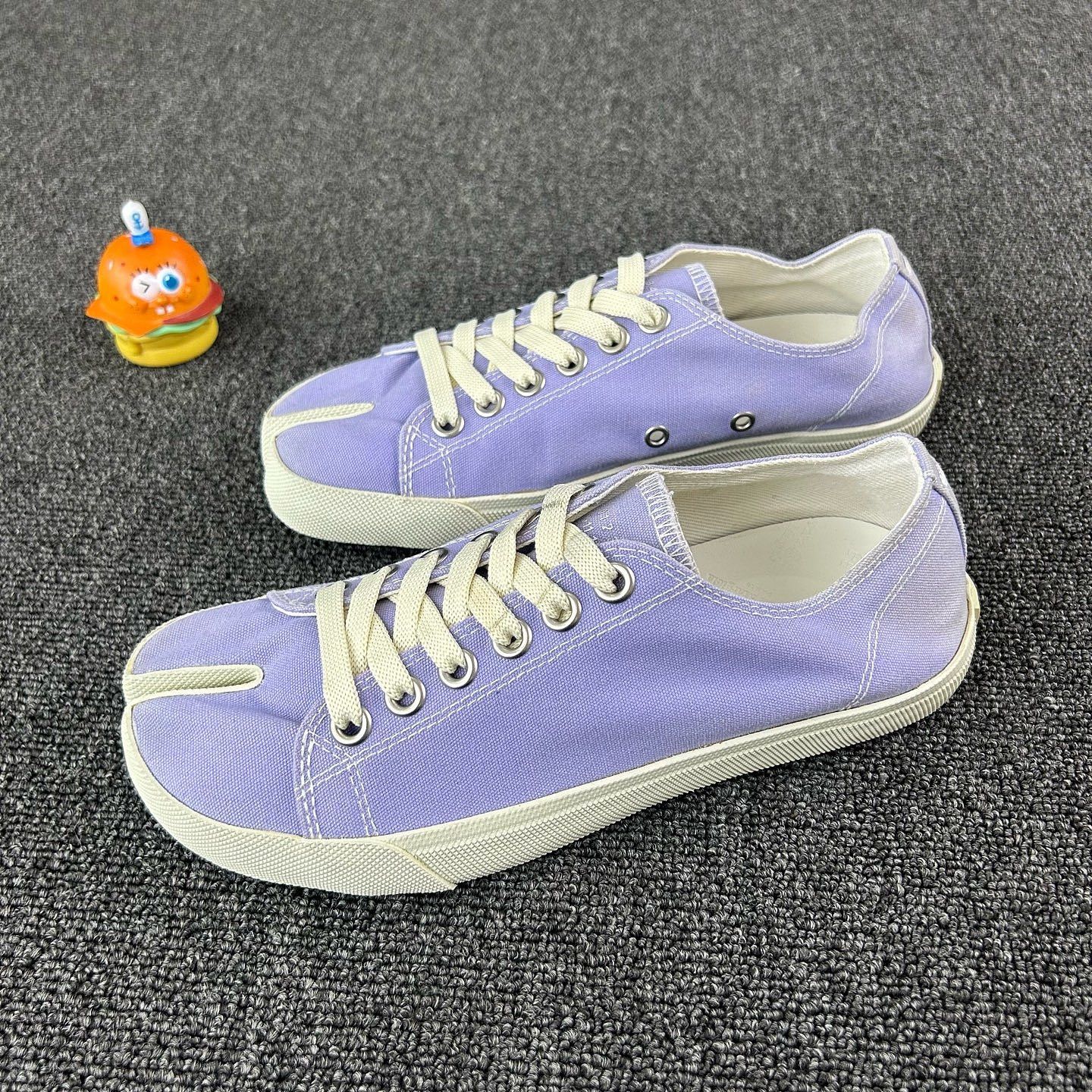 Maison Margiela Maison Margiela Tabi Canvas Low-Top Sneakers Size 37 Size US 7 / IT 37 - 1 Thumbnail