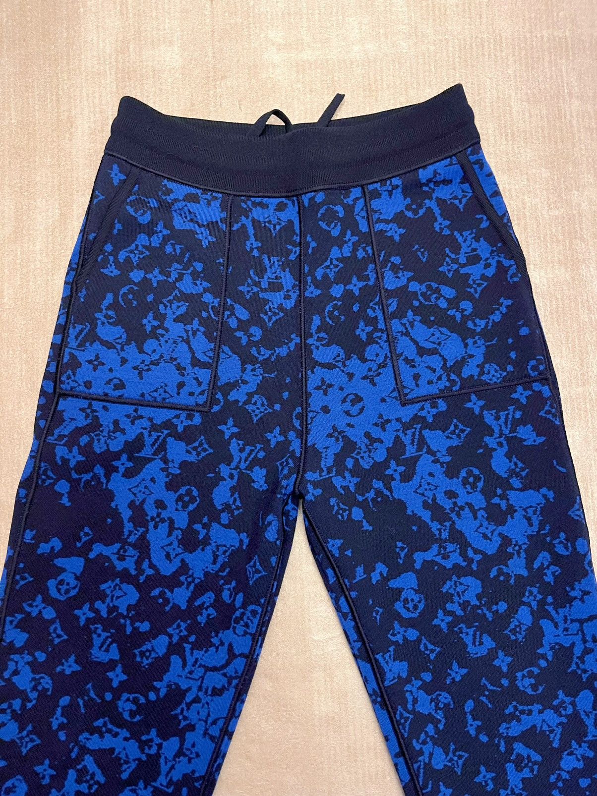 Louis Vuitton Louis Vuitton luxurious reversible trousers Size US 32 / EU 48 - 2 Thumbnail