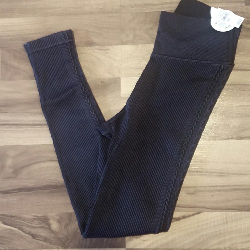 Designer NWT Aerie Offline Seamless 7/8 Leggings Size Medium Size 32" / US 10 / IT 46 - 1 Thumbnail