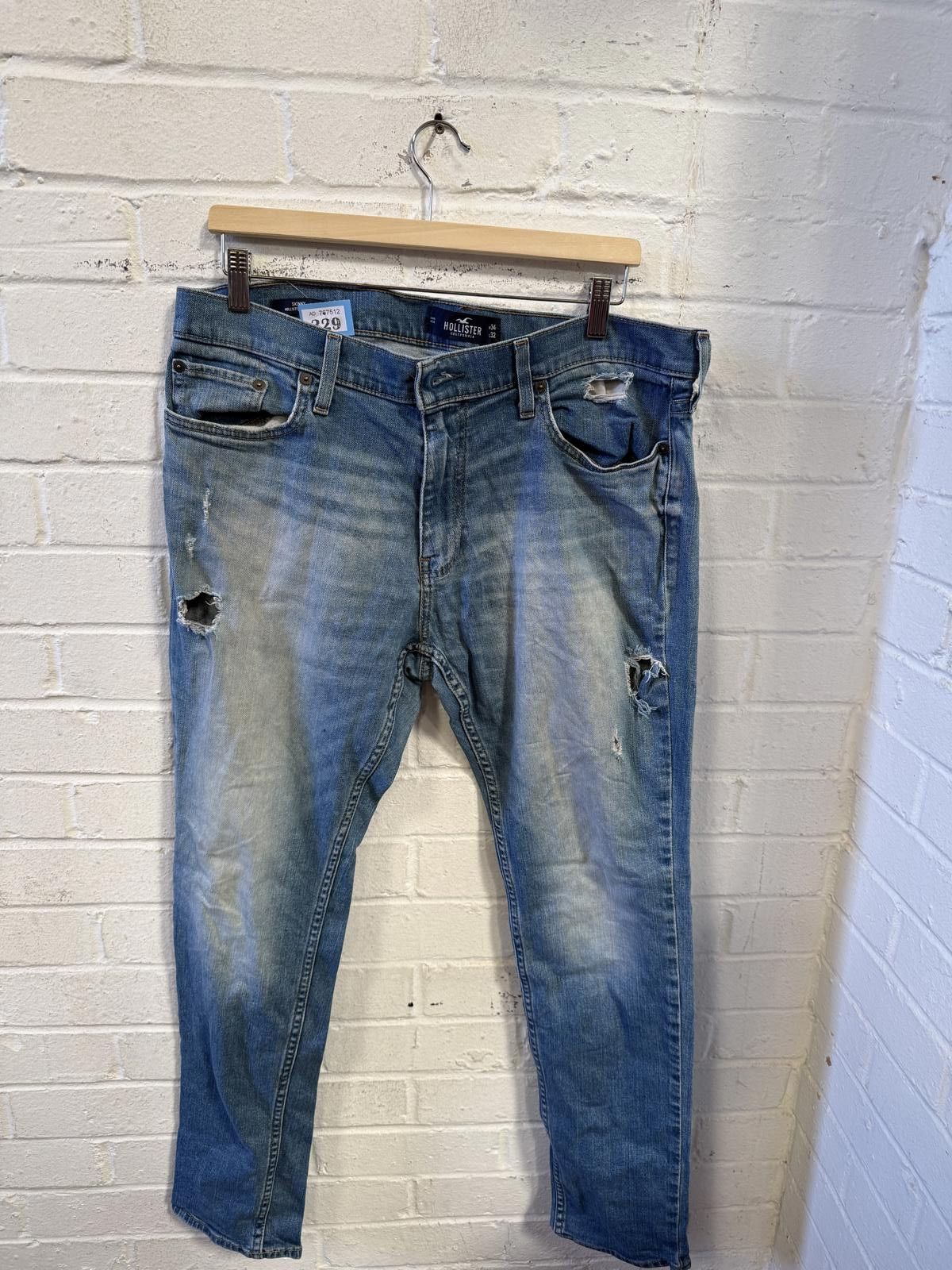 Hollister Hollister Men's Distressed Blue Jeans Size 32x29 Size US 32 / EU 48 - 1 Thumbnail