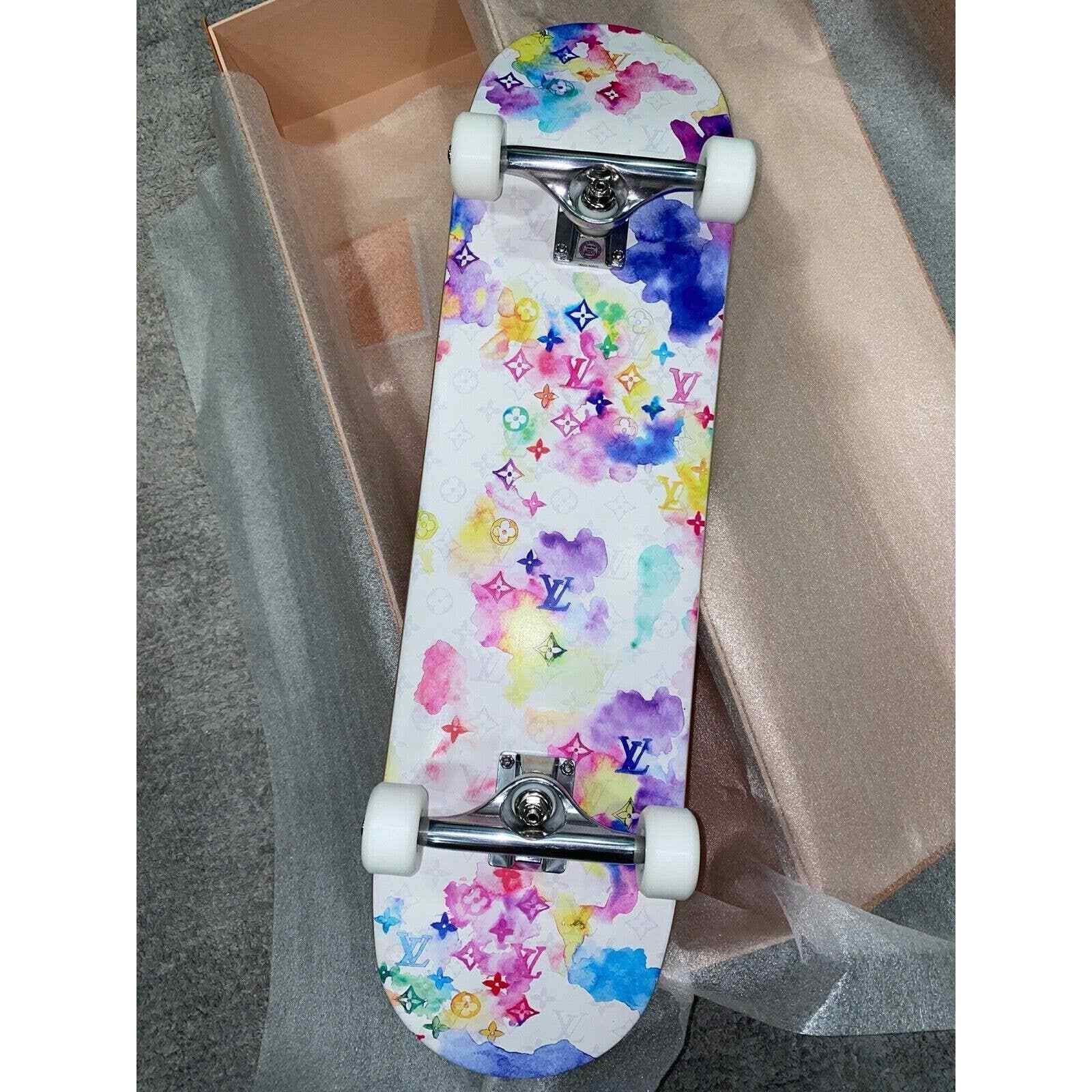 Louis Vuitton Louis Vuitton White Monogram Logo Skateboard Deck GI0622 Size ONE SIZE - 9 Thumbnail