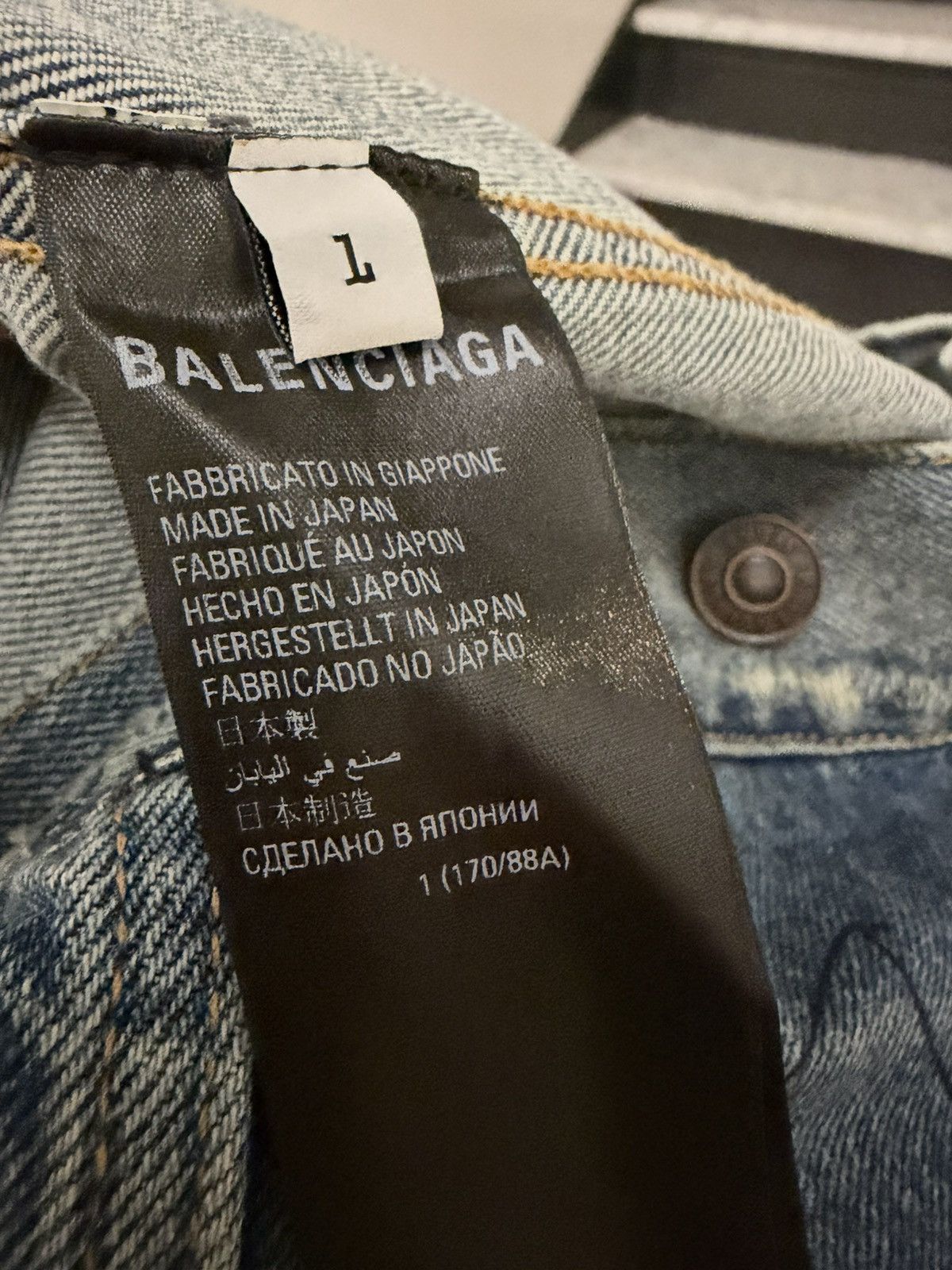 Balenciaga Balenciaga Rhinestone distressed scribble Size US L / EU 52-54 / 3 - 9 Thumbnail