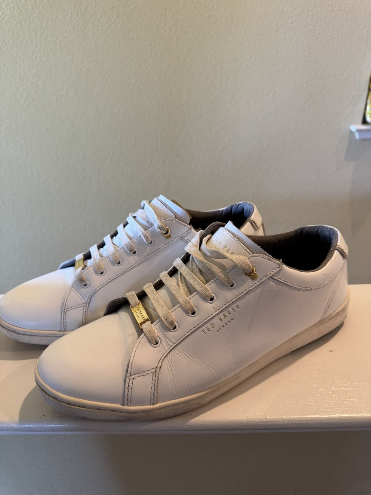 Ted Baker Ted Baker Sneaker White with Gold accents Size US 11 / EU 44 - 1 Thumbnail