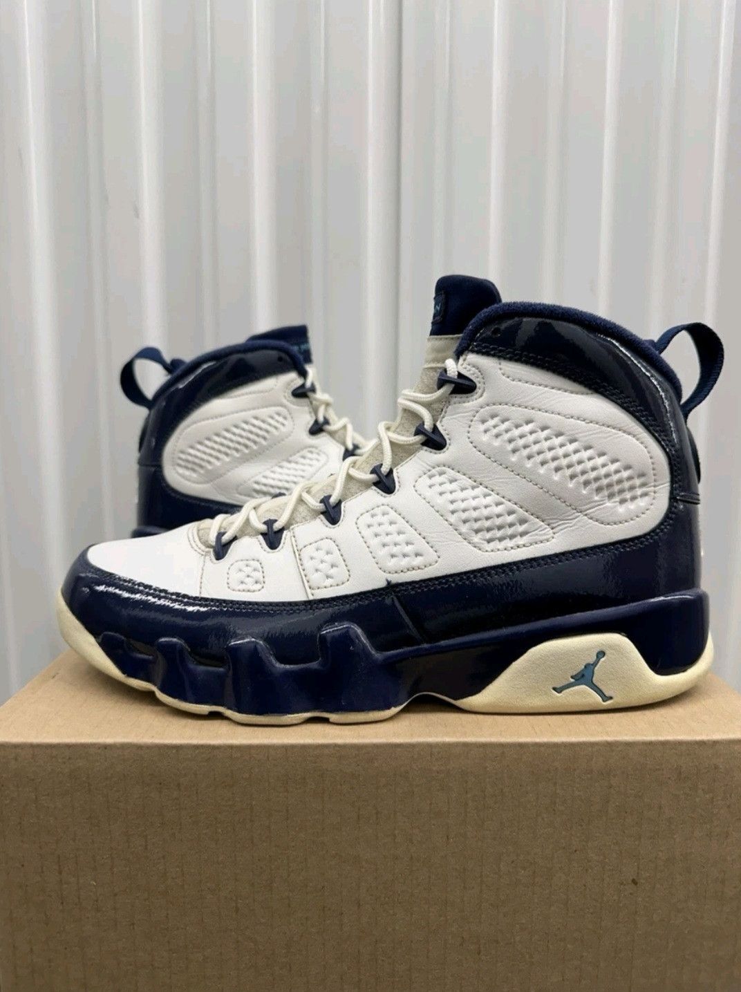 Jordan Brand Nike Air Jordan Retro 9 UNC 302370145 Size 9 Men Size US 9 / EU 42 - 1 Thumbnail