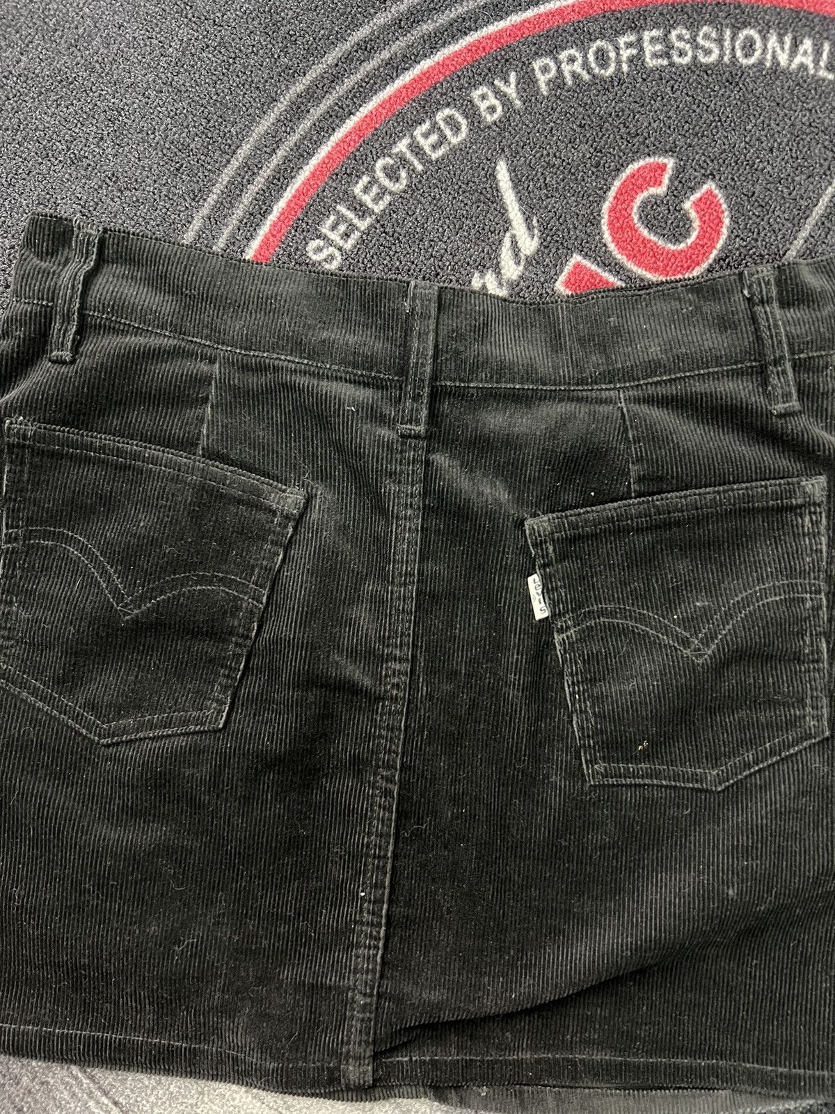 Levi's × Vintage Vintage Levis rare velvet black mini skirt Size 32" / US 10 / IT 46 - 7 Thumbnail