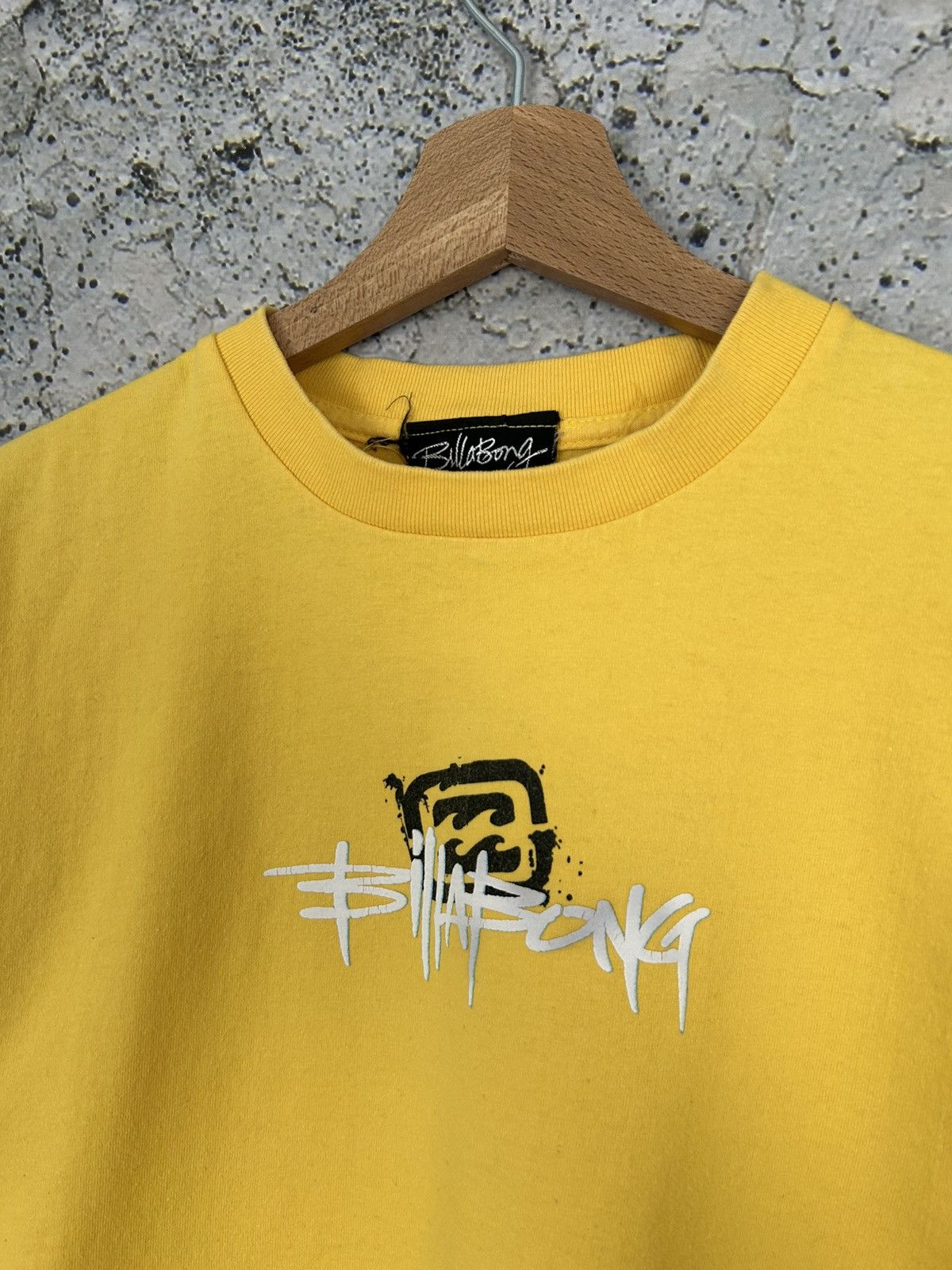Billabong Vintage Billabong Surf Skate Graphic Tee Streetwear Y2K 00s Size US S / EU 44-46 / 1 - 3 Thumbnail