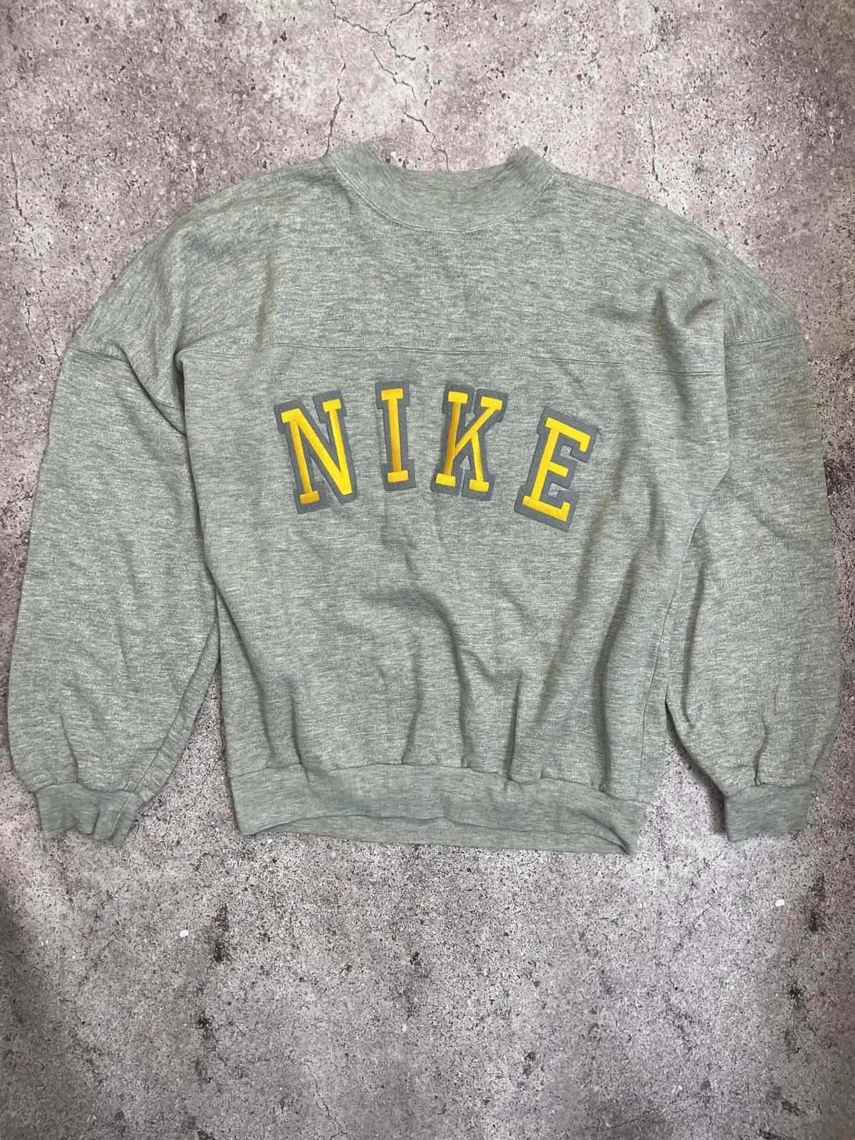 Nike × Vintage NIKE VINTAGE BIG LOGO CENTER SWEATSHIRT Size US S / EU 44-46 / 1 - 1 Thumbnail