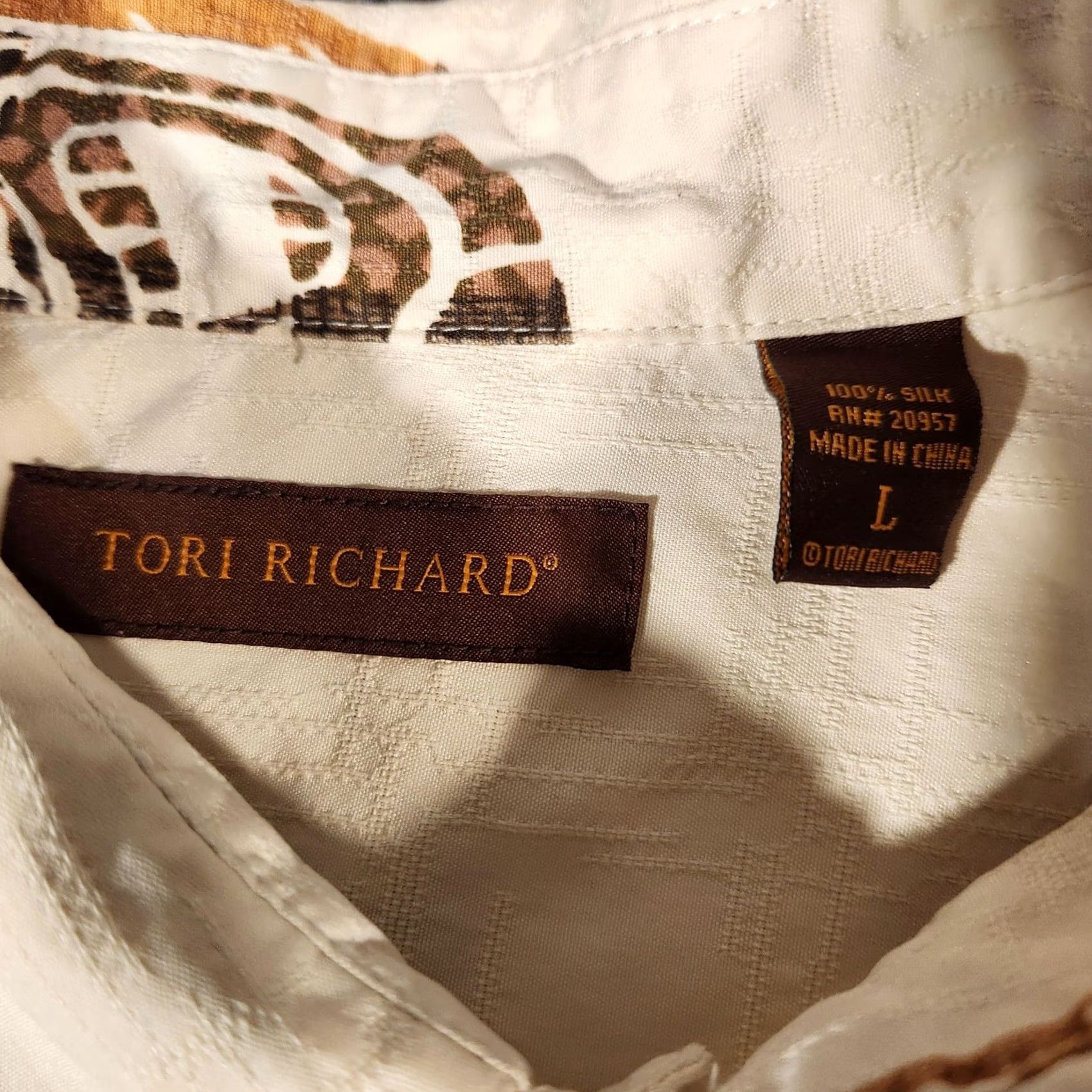 Tori Richard VINTAGE Tori Richard Shirt Mens L Silk Hawaiian Aloha Tiki Print Button Front Beige Size US L / EU 52-54 / 3 - 3 Thumbnail