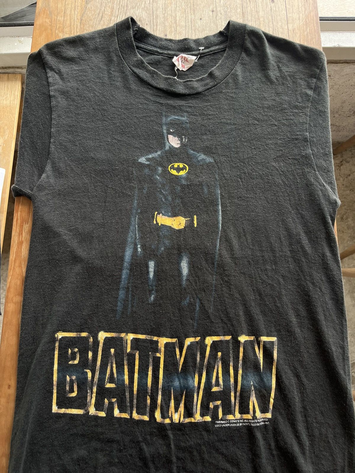 DC Comics × Vintage Vintage BATMAN 1989’s DC COMICS Novel Teez Design Tshirt Size US S / EU 44-46 / 1 - 3 Thumbnail