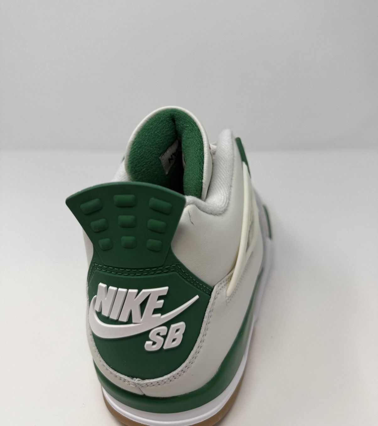 Jordan Brand Jordan 4 Retro SB Pine Green Size US 9 / EU 42 - 11 Thumbnail