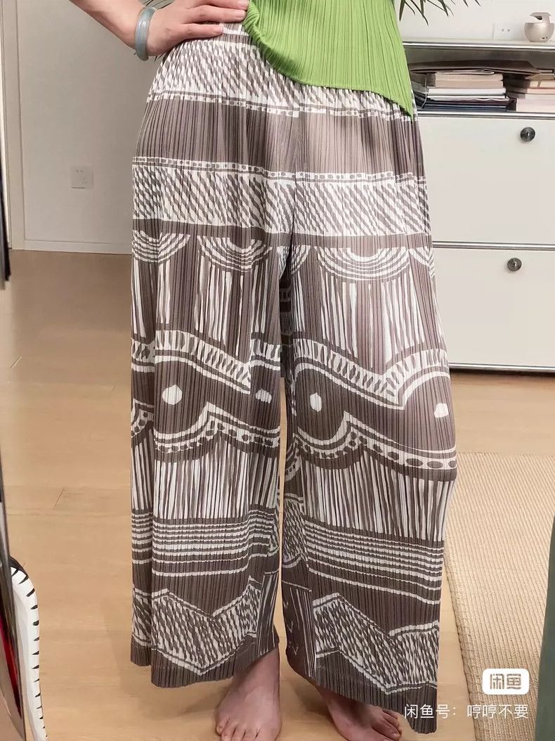 Issey Miyake Issey Miyake size:3 Brown pleated wide-leg pants Size 22" - 2 Thumbnail