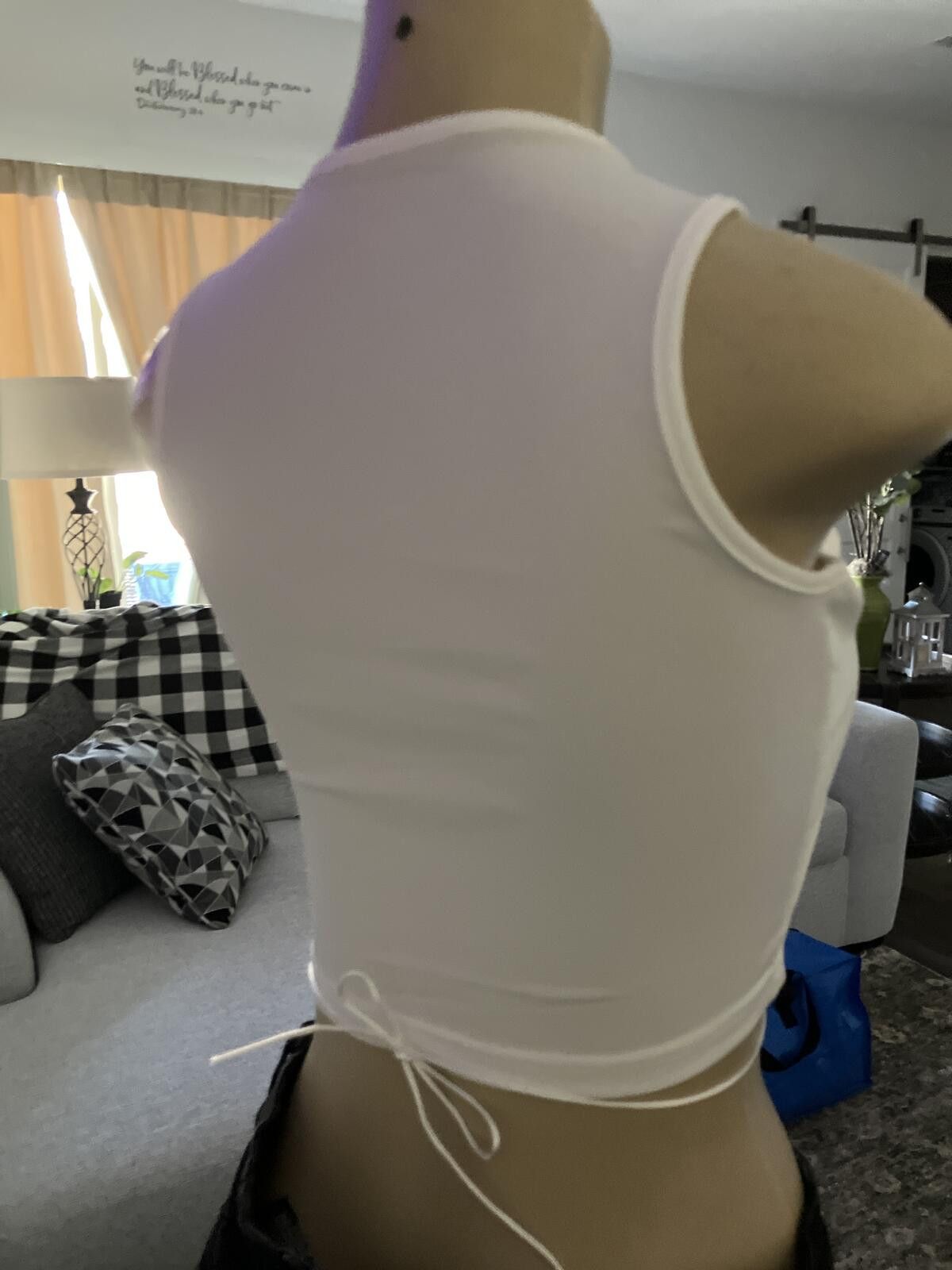 The Unbranded Brand NIB White Sleeveless Crop Top with Lace-Up Front Detail Size S / US 4 / IT 40 - 4 Thumbnail
