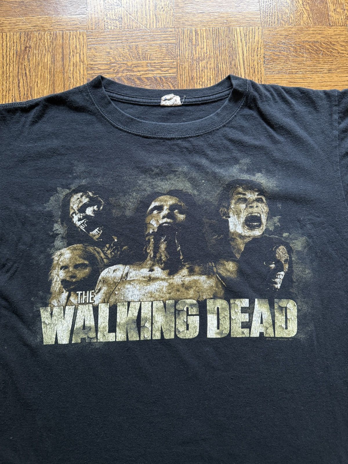 Vintage Vintage Y2K The Walking Dead Zombies Graphic Tee Size US M / EU 48-50 / 2 - 3 Thumbnail