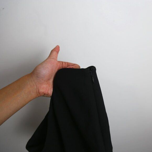 Cinq a Sept Cinq A Sept Onyx Ruffle Trim Flared Cropped Black Pants Size 26" / US 2 / IT 38 - 7 Thumbnail