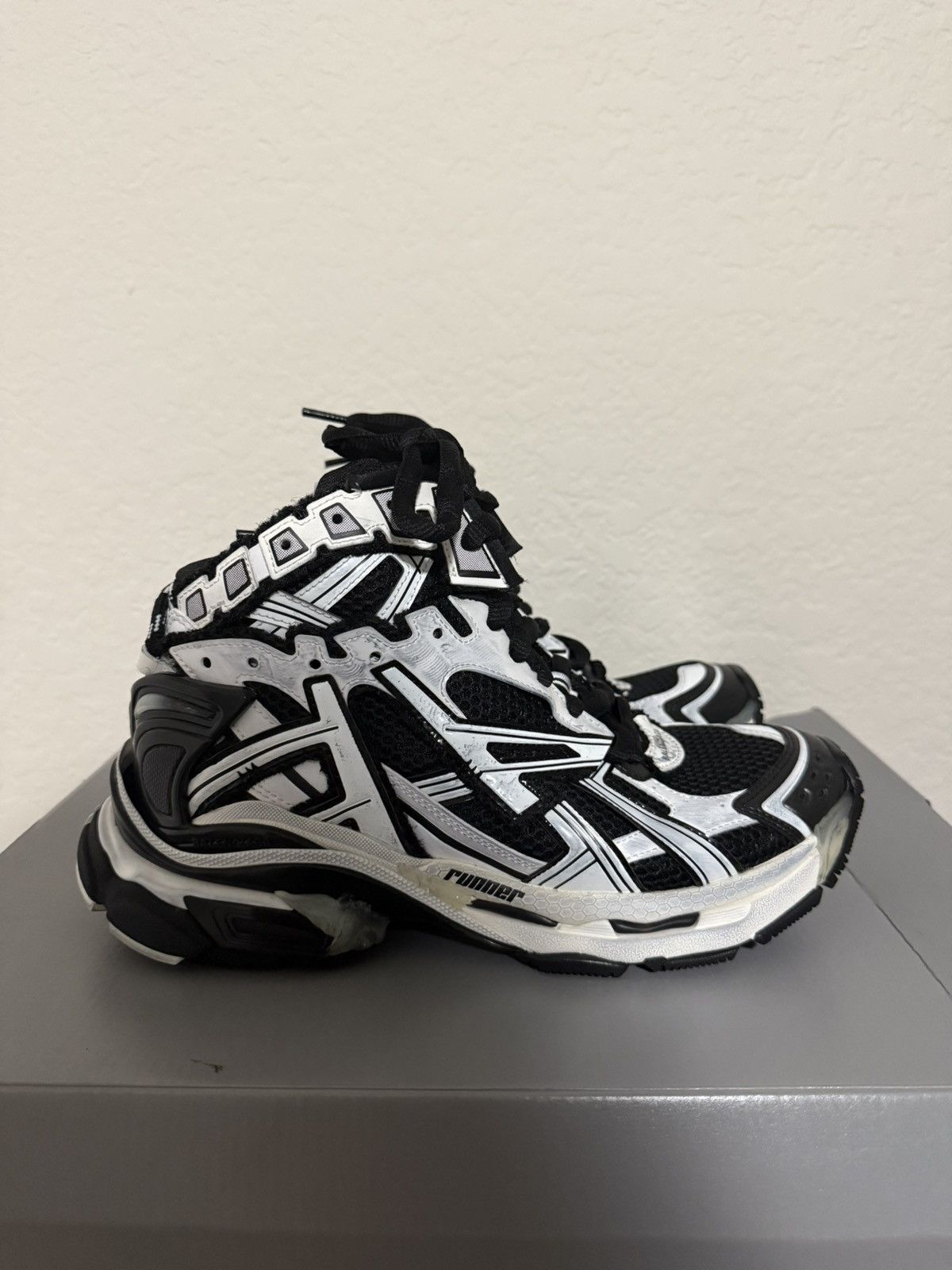 Balenciaga Balenciaga Runner High Top Sneaker Black/White