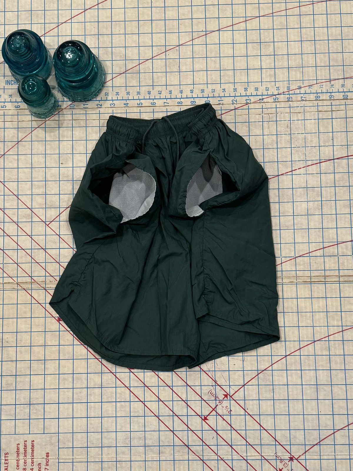 Nike Vintage 90’s Nike White Tag Big Swoosh Shorts Green Size L Size US 34 / EU 50 - 4 Thumbnail
