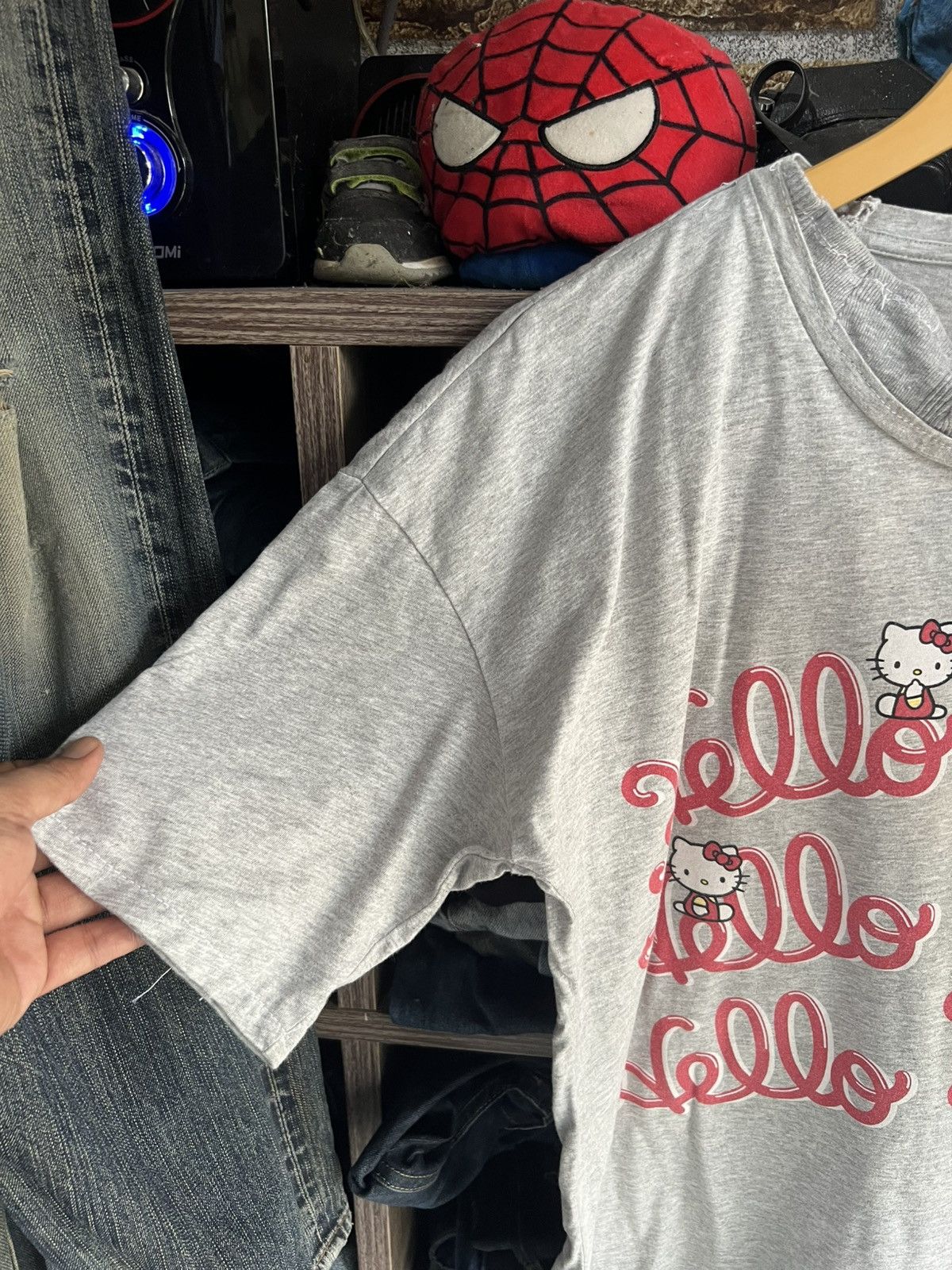 Anime 🔥Hello Kitty x Uniqlo Tee Size US L / EU 52-54 / 3 - 4 Thumbnail
