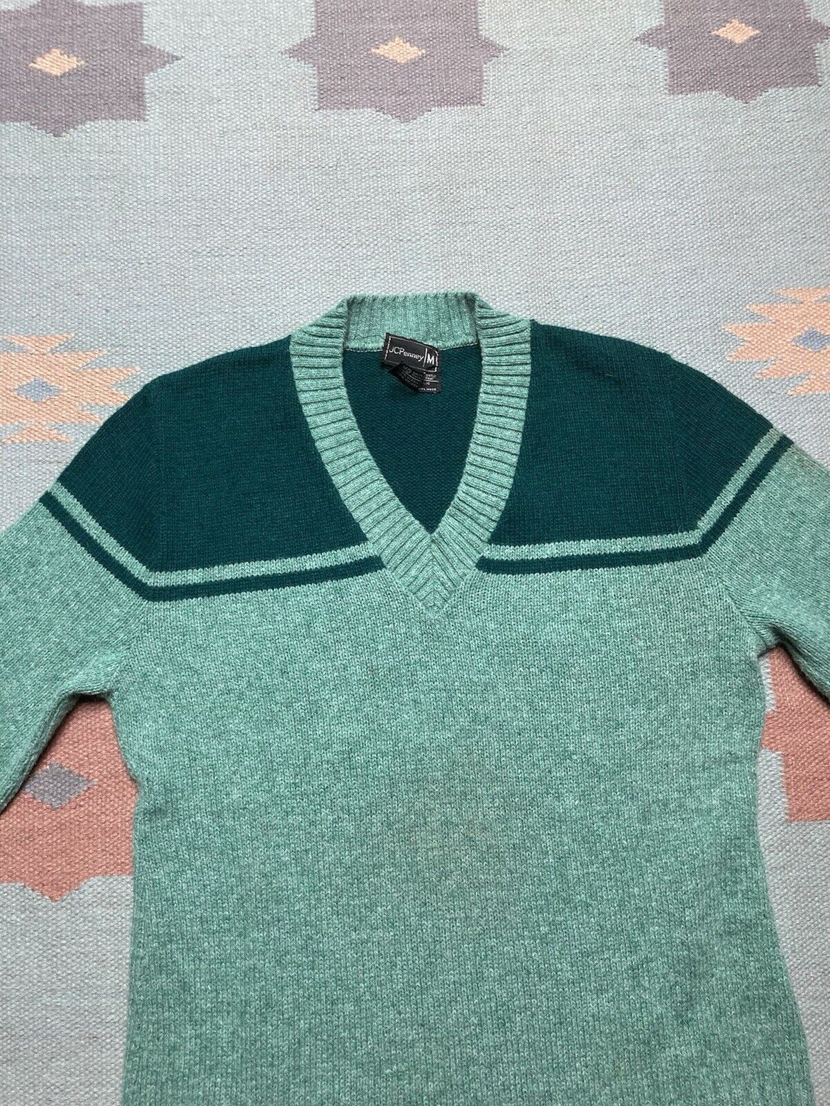 JCPenney × Vintage 70s acrylic knit sweater JCPenney two tone v neck medium Size US M / EU 48-50 / 2 - 2 Thumbnail