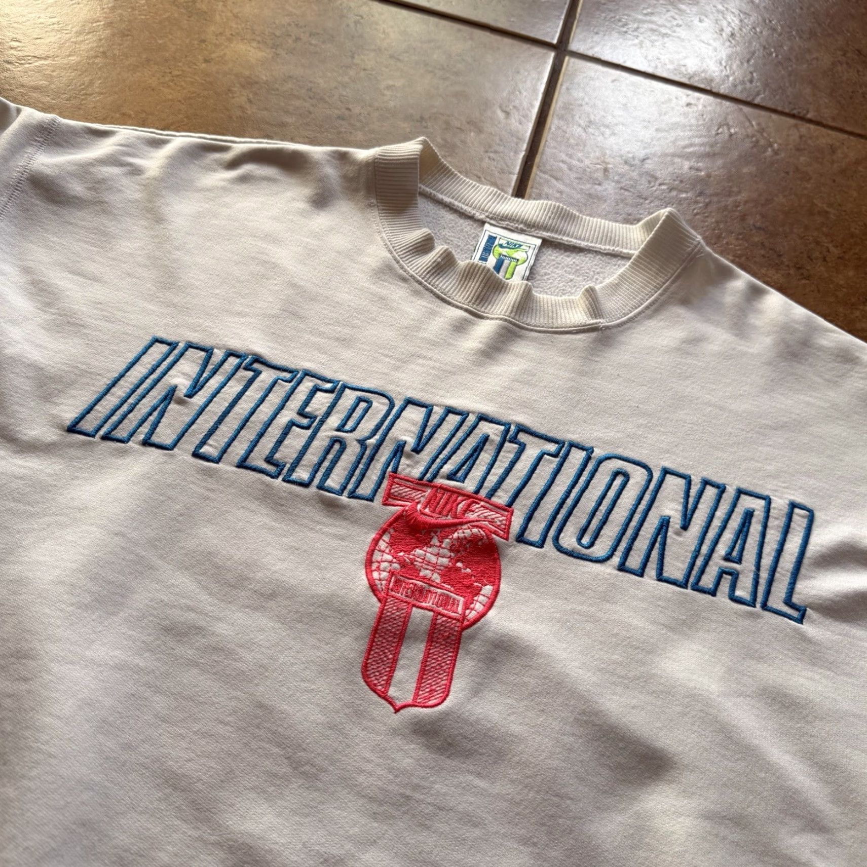 Nike VTG Nike Crewneck Sweatshirt Shirt XL White 90s International Tag Logo Mens Vintage 90s Nike Sportswear Size US XL / EU 56 / 4 - 2 Thumbnail