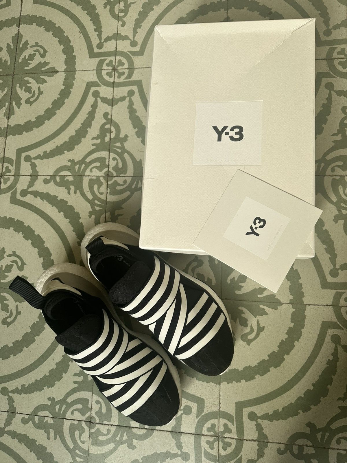 Y-3 Y-3 ULTRABOOST 22 SNEAKERS Size US 9 / IT 39 - 5 Thumbnail
