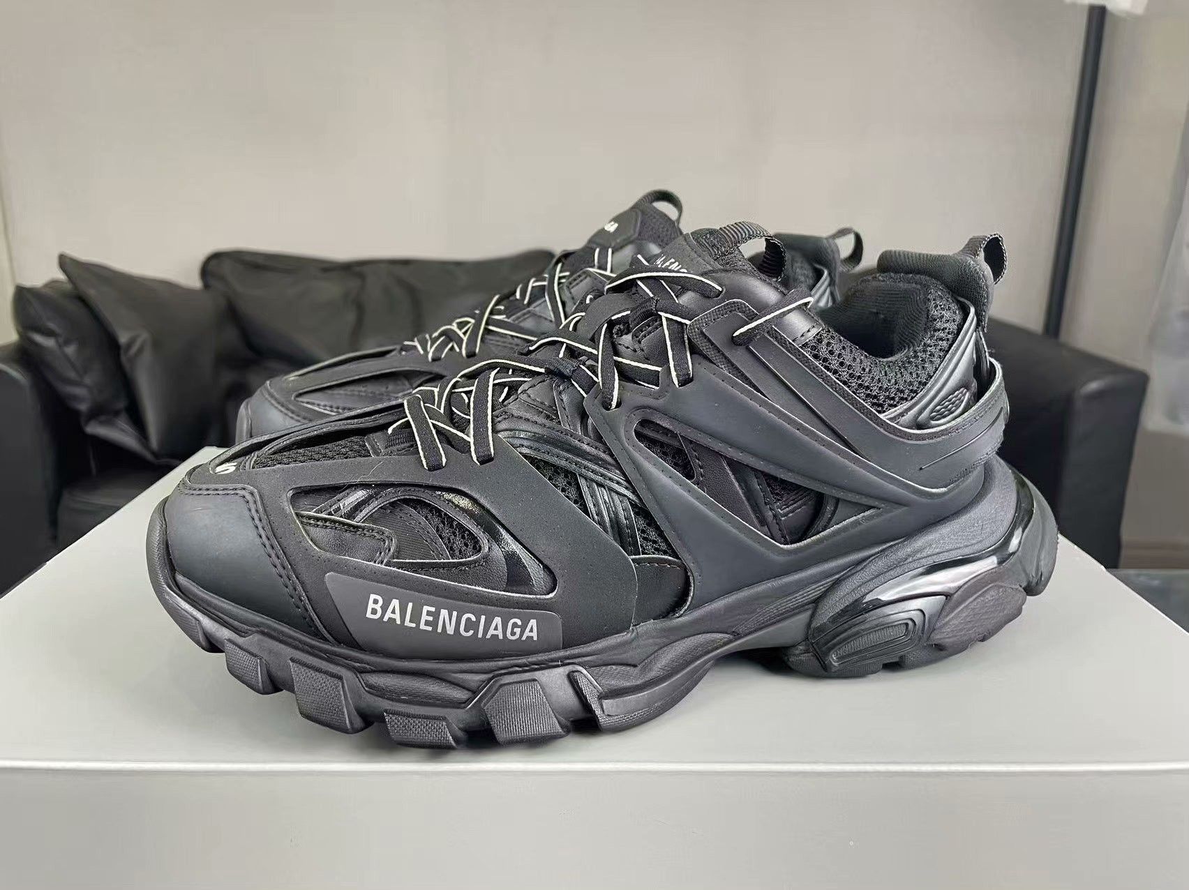 Balenciaga Balenciaga Black Lowtop Sneakers 7.5 Men Size US 7.5 / EU 40-41 - 1 Thumbnail