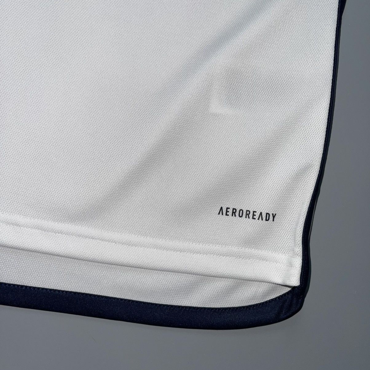 Adidas × Vintage NWT REAL MADRID 2023/2024 FOOTBALL HOME JERSEY #15 VALVERDE Size US L / EU 52-54 / 3 - 8 Thumbnail