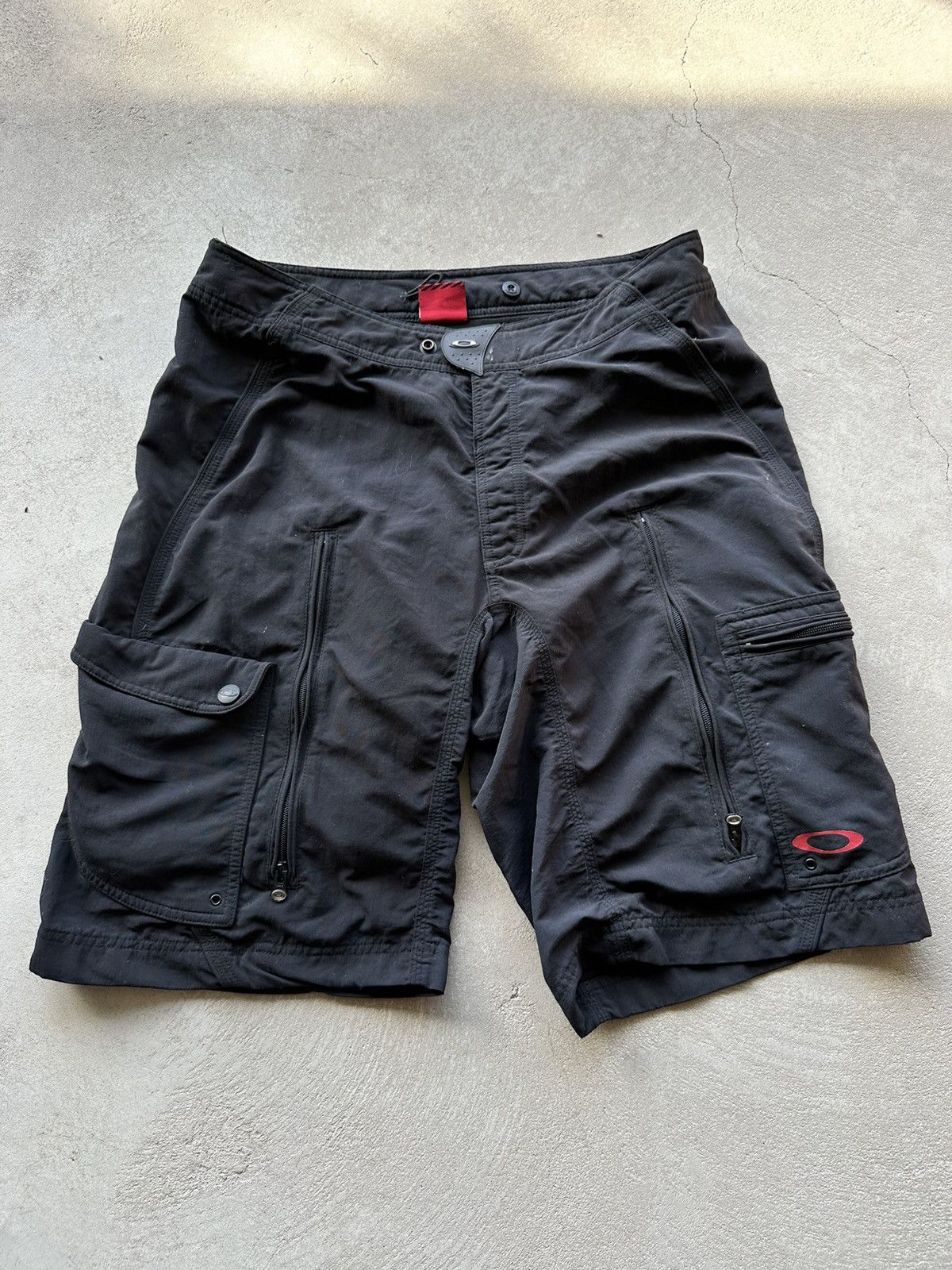 image of Archival Clothing x Oakley Vintage Oakley Bike Cargo Logo Shorts in Black, Men's (Size 33)