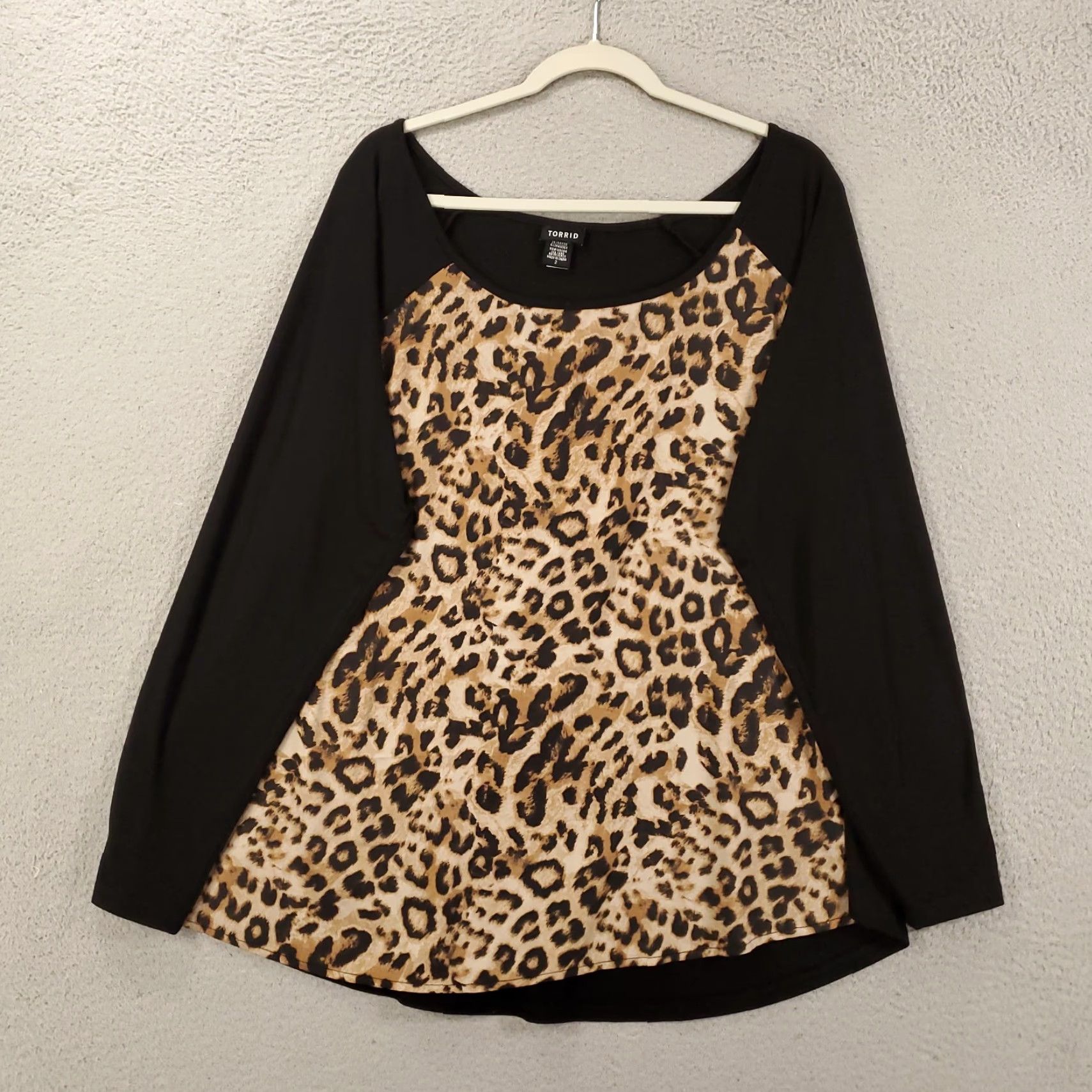 Torrid Torrid Women's Top 2X Black Tan Leopard Print Long Sleeve Tunic Stretchy Casual Blouse Knit Polyester Rayon Spandex Tunic Size XXL / US 16-18 / IT 52-54 - 2 Thumbnail