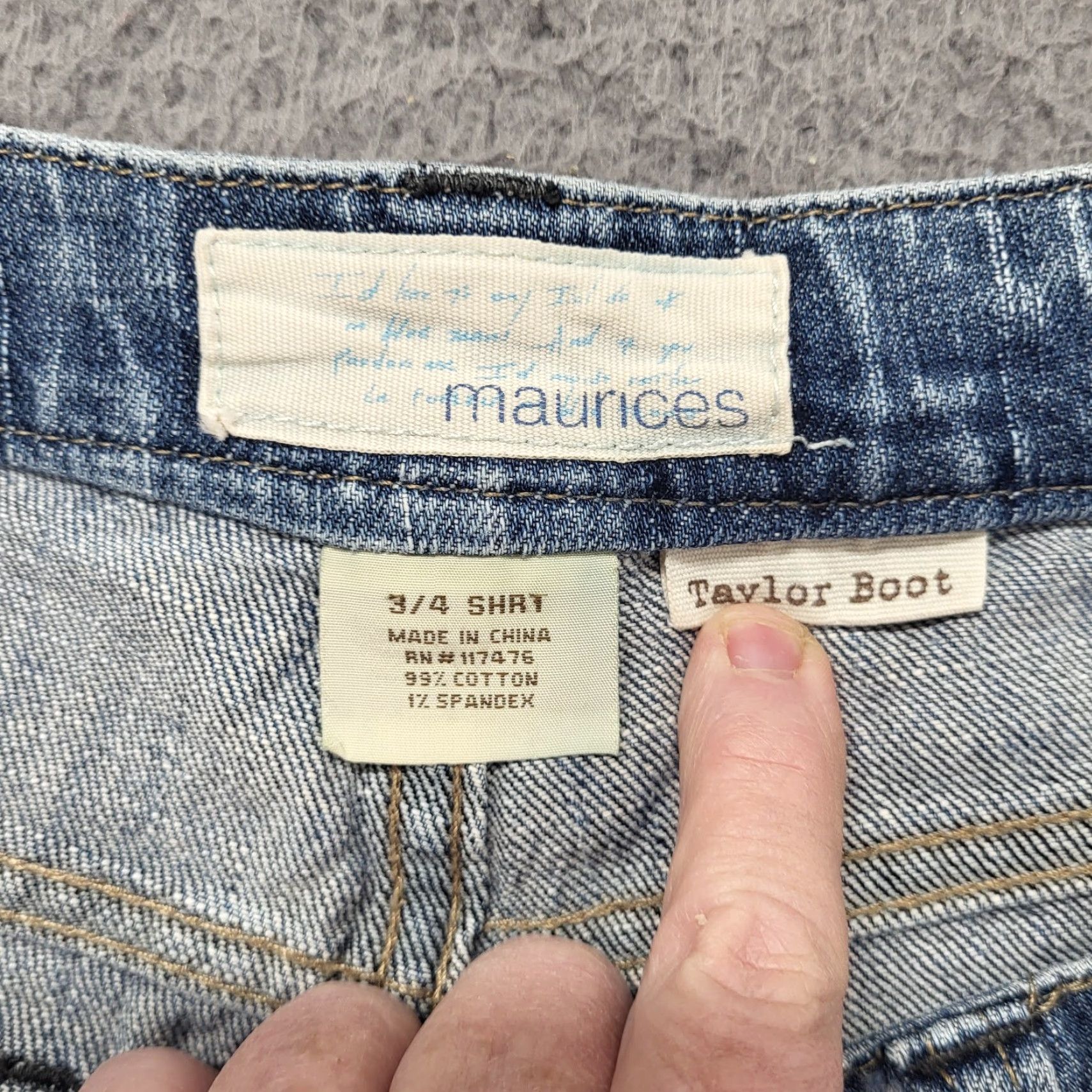 Vintage Maurices Jeans Women's 3/4 Short Distressed Taylor Boot Stretch (29x29) Blue Denim Size 26" / US 2 / IT 38 - 2 Thumbnail
