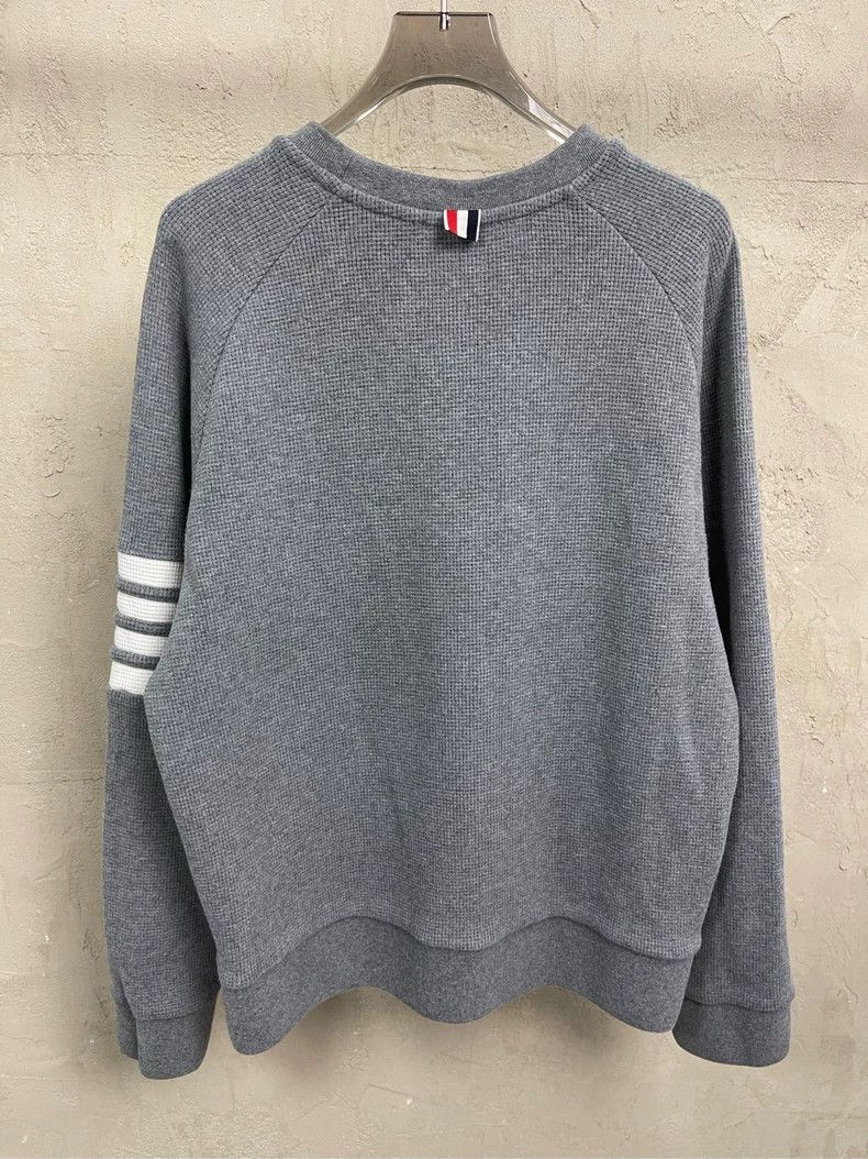 Thom Browne Thom Browne Gray four-striped waffe round-neck sweatshirt 2 Size US XL / EU 56 / 4 - 4 Thumbnail