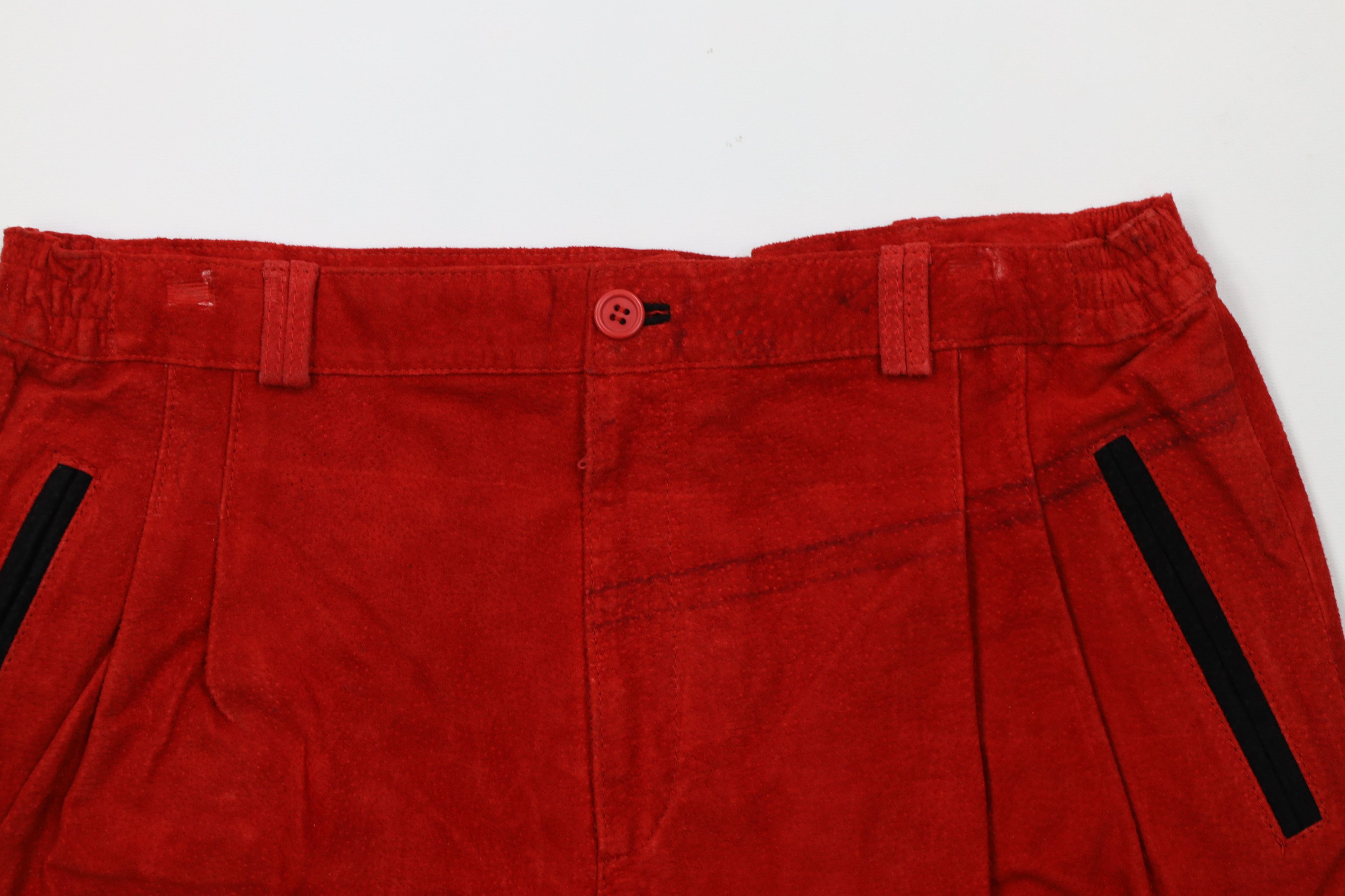 Vintage Vintage 90s Streetwear Pleated Suede Leather Shorts Red Size US 36 / EU 52 - 2 Thumbnail