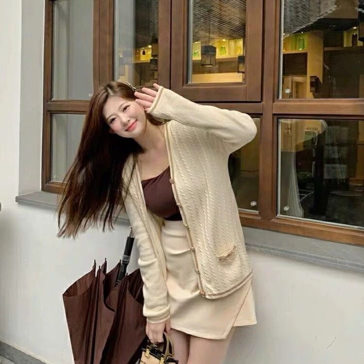 Gucci Gucci Beige wool V-neck single-breasted long-sleeved knitte Size S / US 4 / IT 40 - 9 Thumbnail
