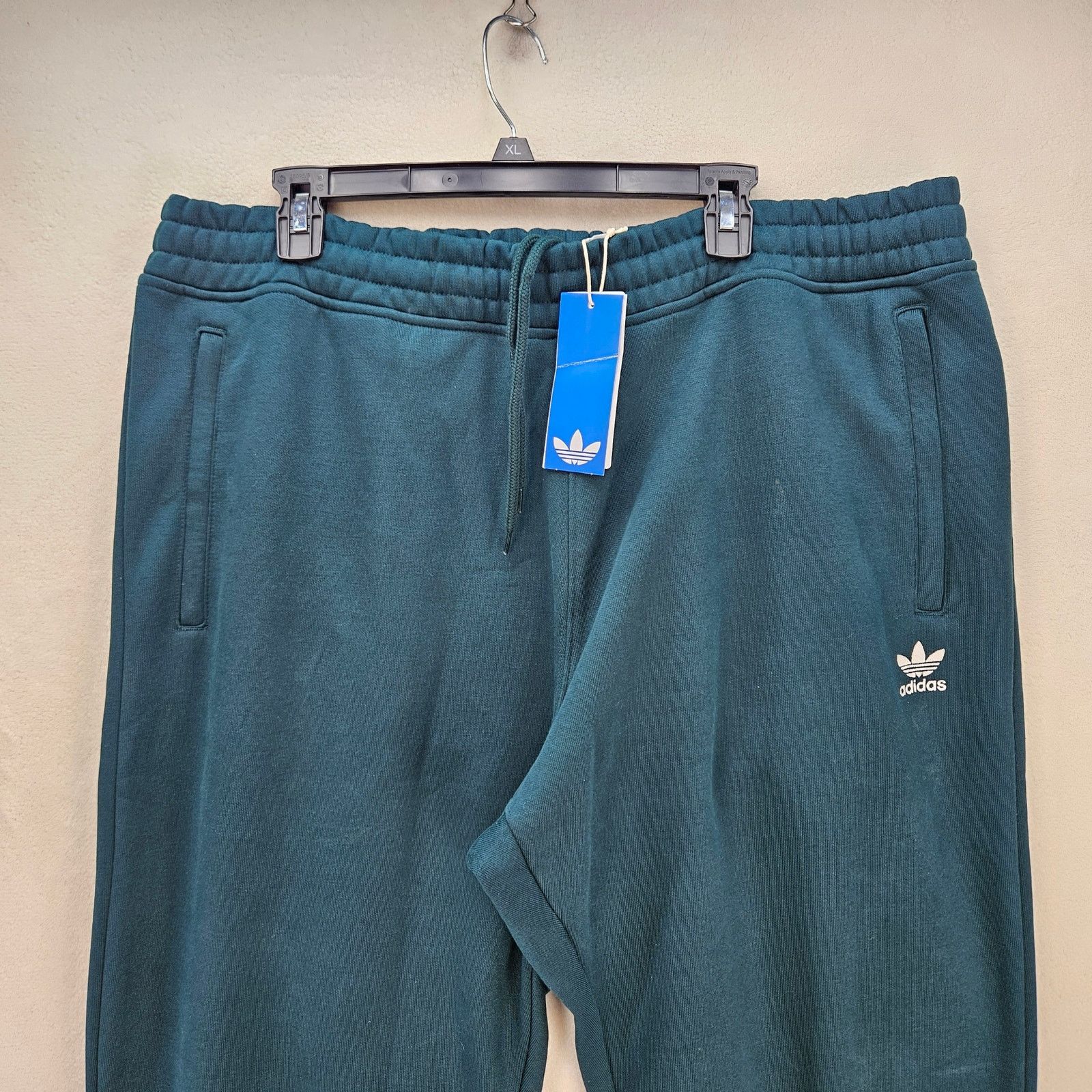 Adidas ADIDAS ORIGINALS MEN'S 2XL AURORA IVY TREFOIL JZ3585 SWEAT Size US 39 - 2 Thumbnail