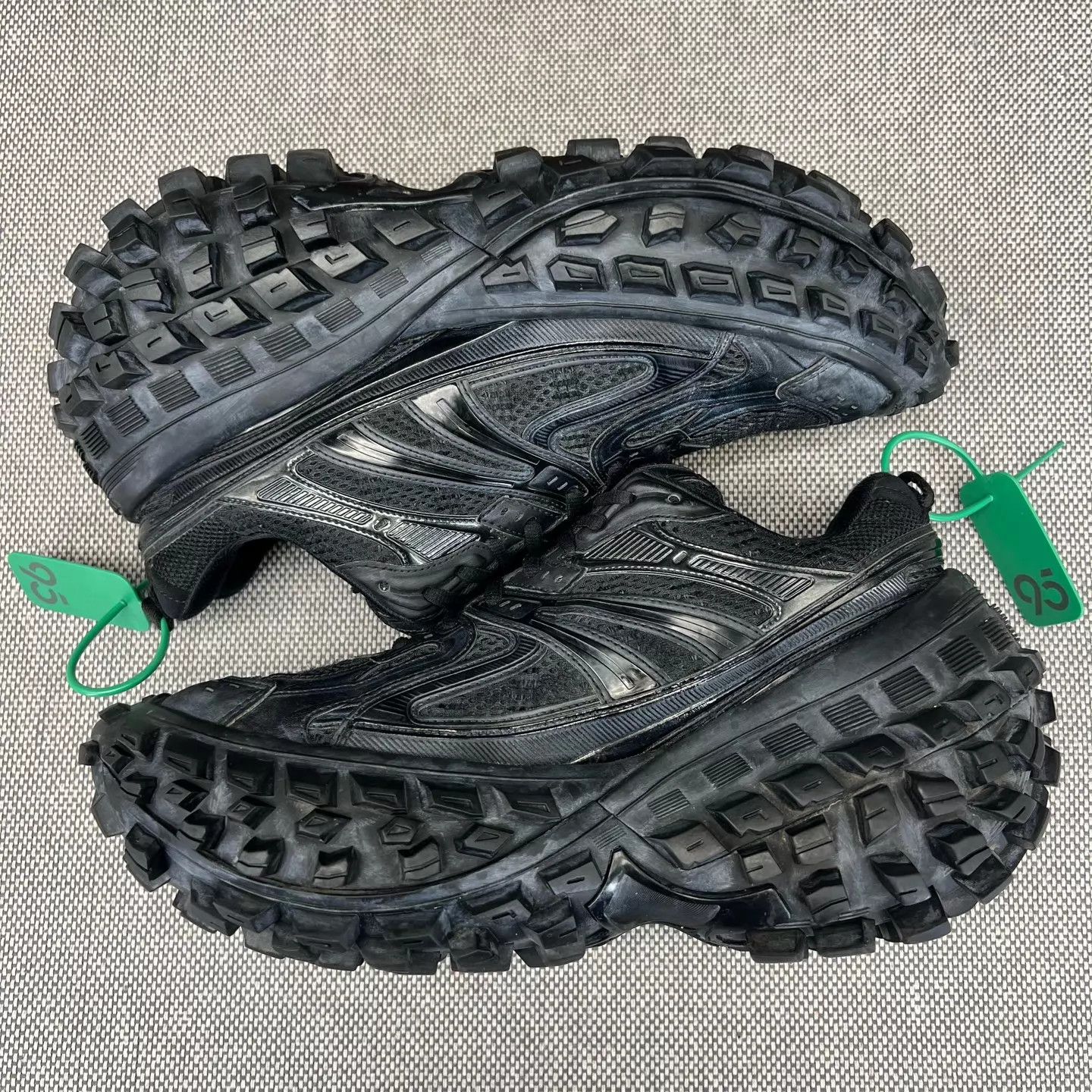 Balenciaga Balenciaga Tire Black Sneakers 43 Size US 10 / EU 43 - 2 Thumbnail