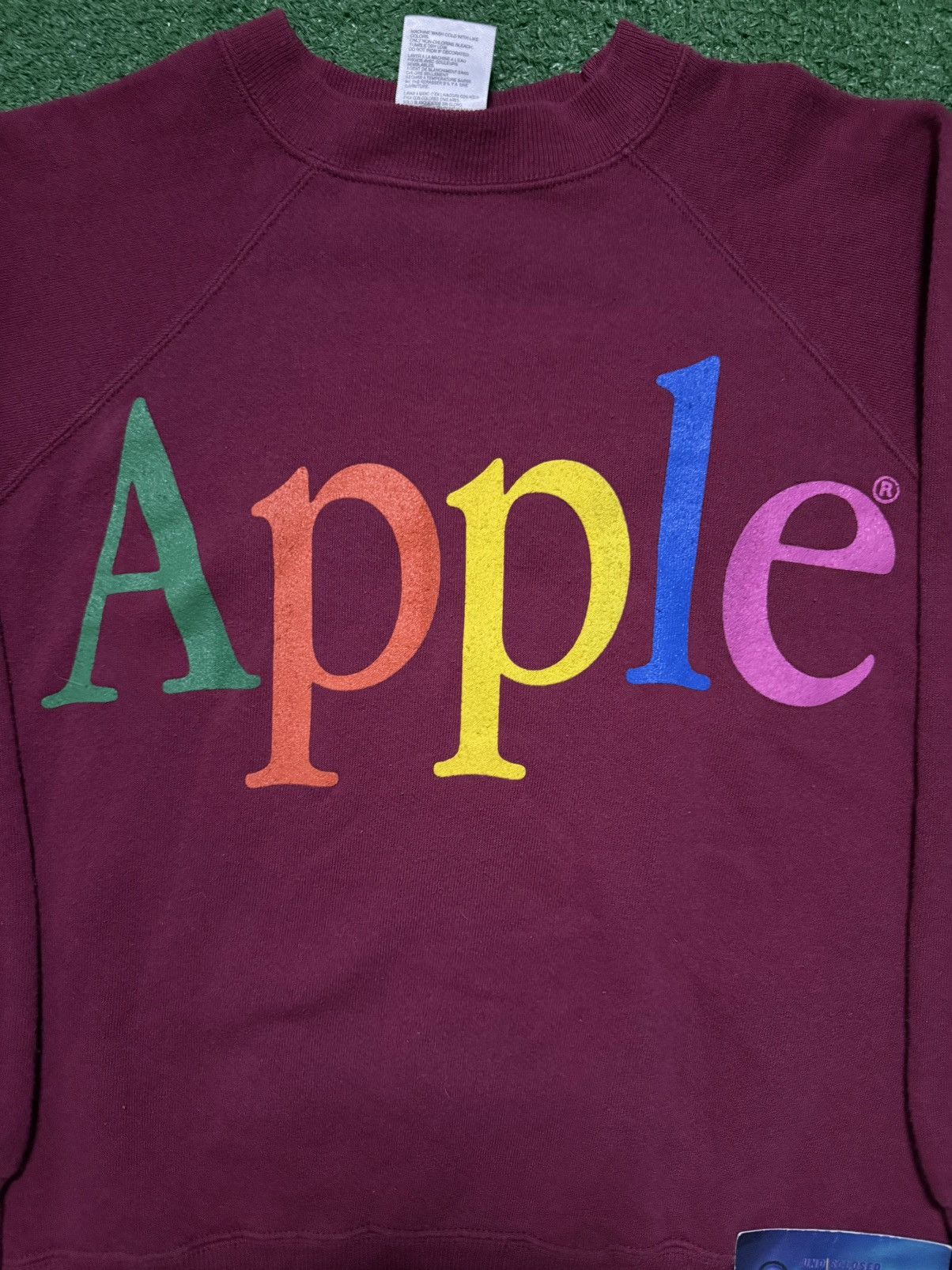 Apple Vintage Apple Rainbow Logo Crewneck Women Medium Size M / US 6-8 / IT 42-44 - 2 Thumbnail