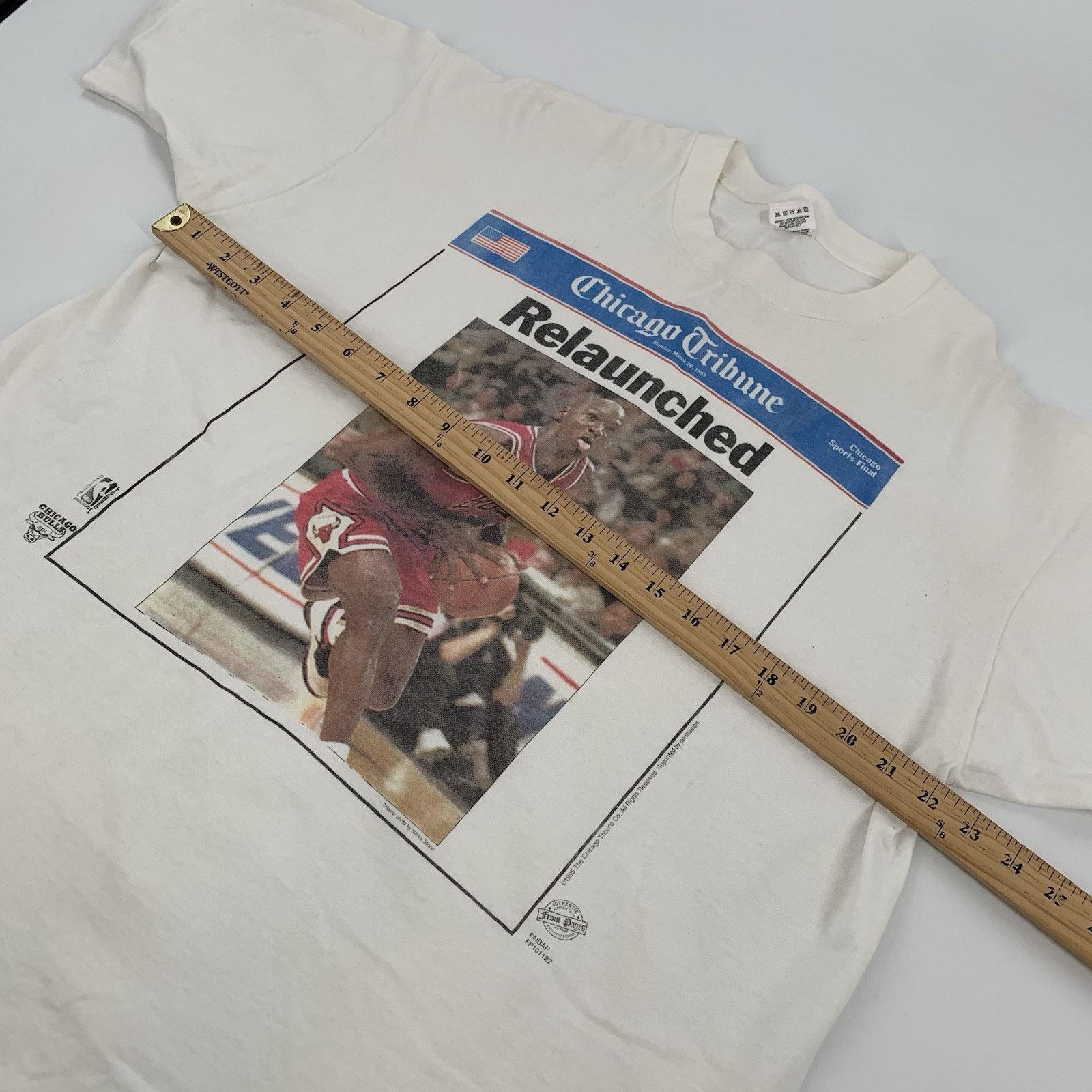 Fruit Of The Loom × Vintage Vintage 1995 Newspaper Michael Jordan Chicago Bulls T-Shirt Size US XL / EU 56 / 4 - 10 Thumbnail