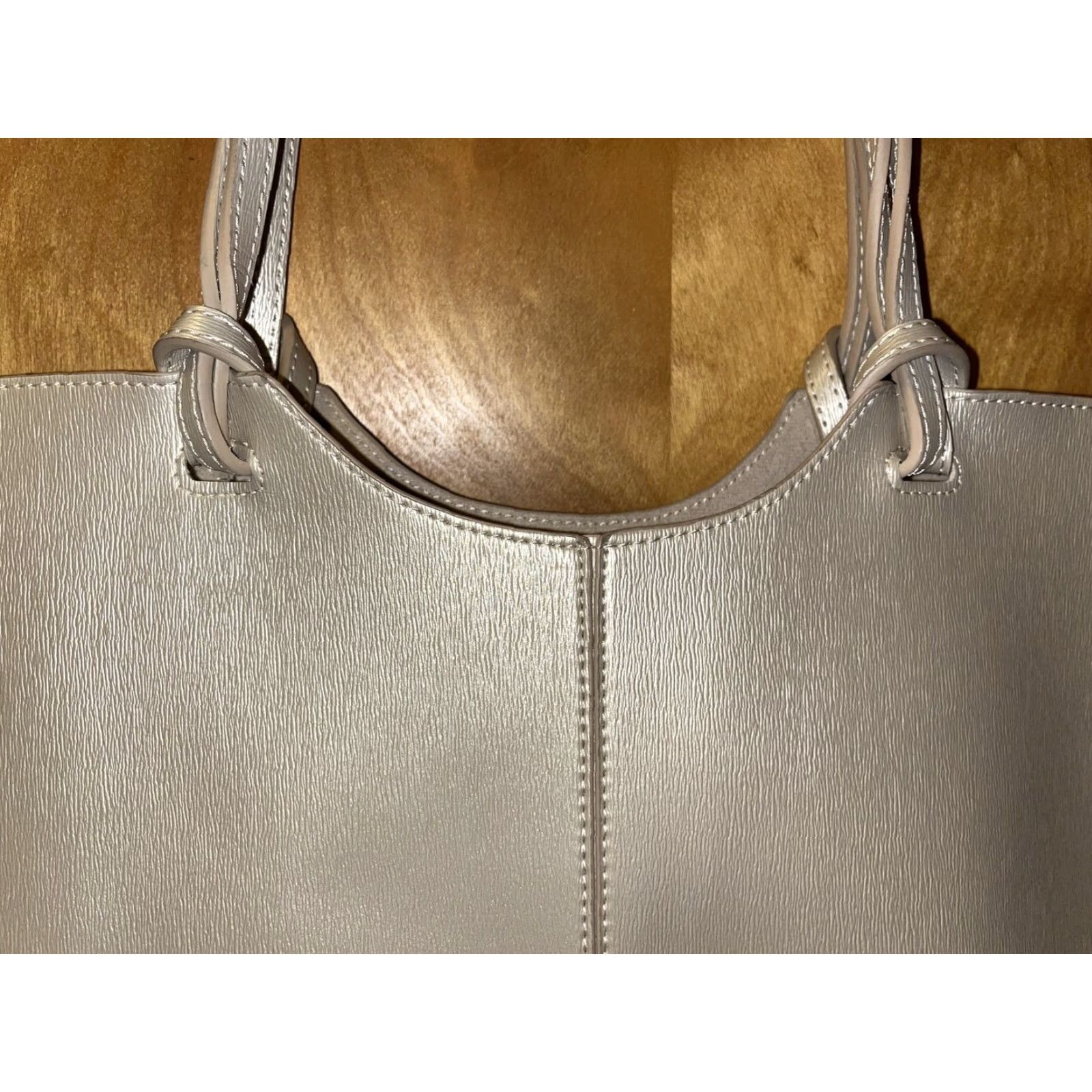 Neiman Marcus Neiman Marcus Leather Tote Bag Large Champagne Gold Lightweight Shoulder Strap Womens Size ONE SIZE - 2 Thumbnail