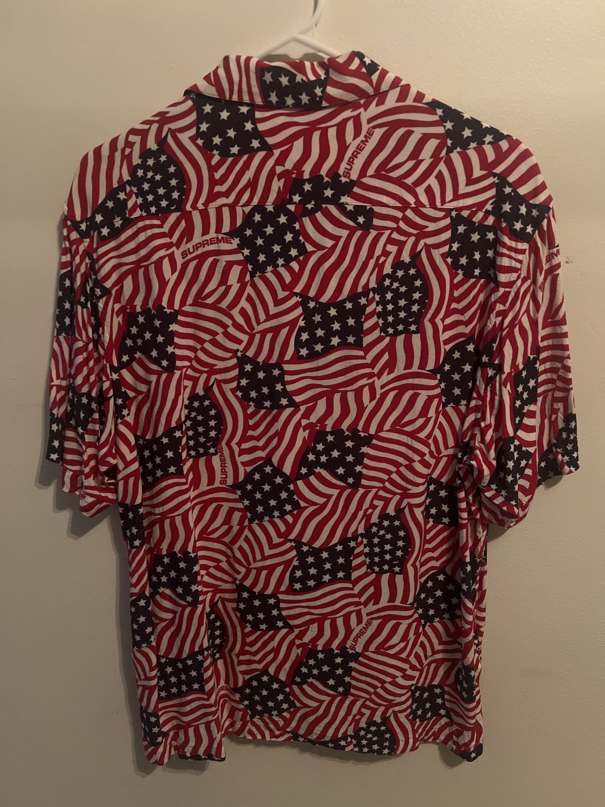 Supreme Supreme flags S/S shirt Size US M / EU 48-50 / 2 - 2 Thumbnail