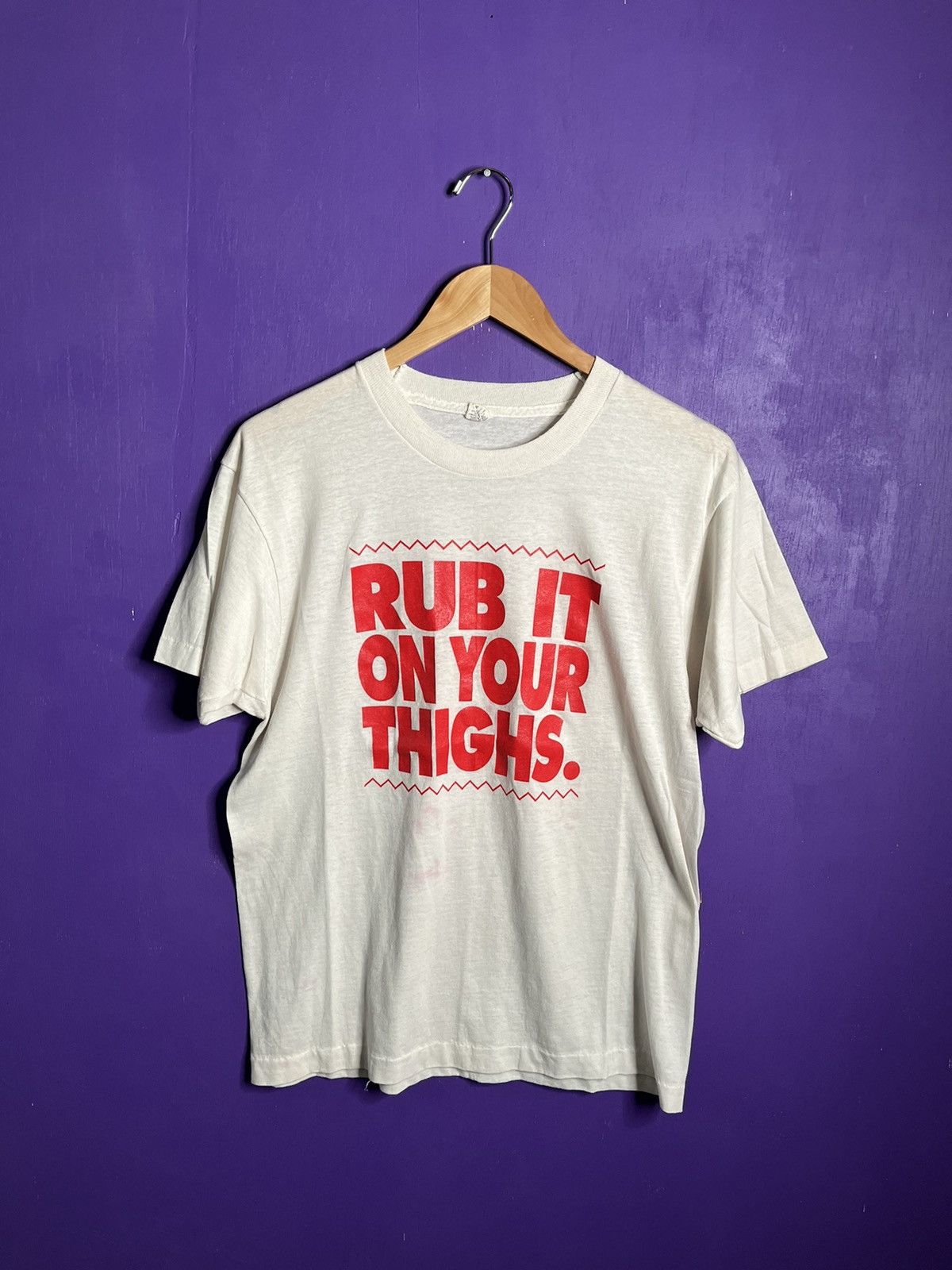 Vintage Vintage 80s Rub it on your thighs t-shirt Size US M / EU 48-50 / 2 - 1 Thumbnail