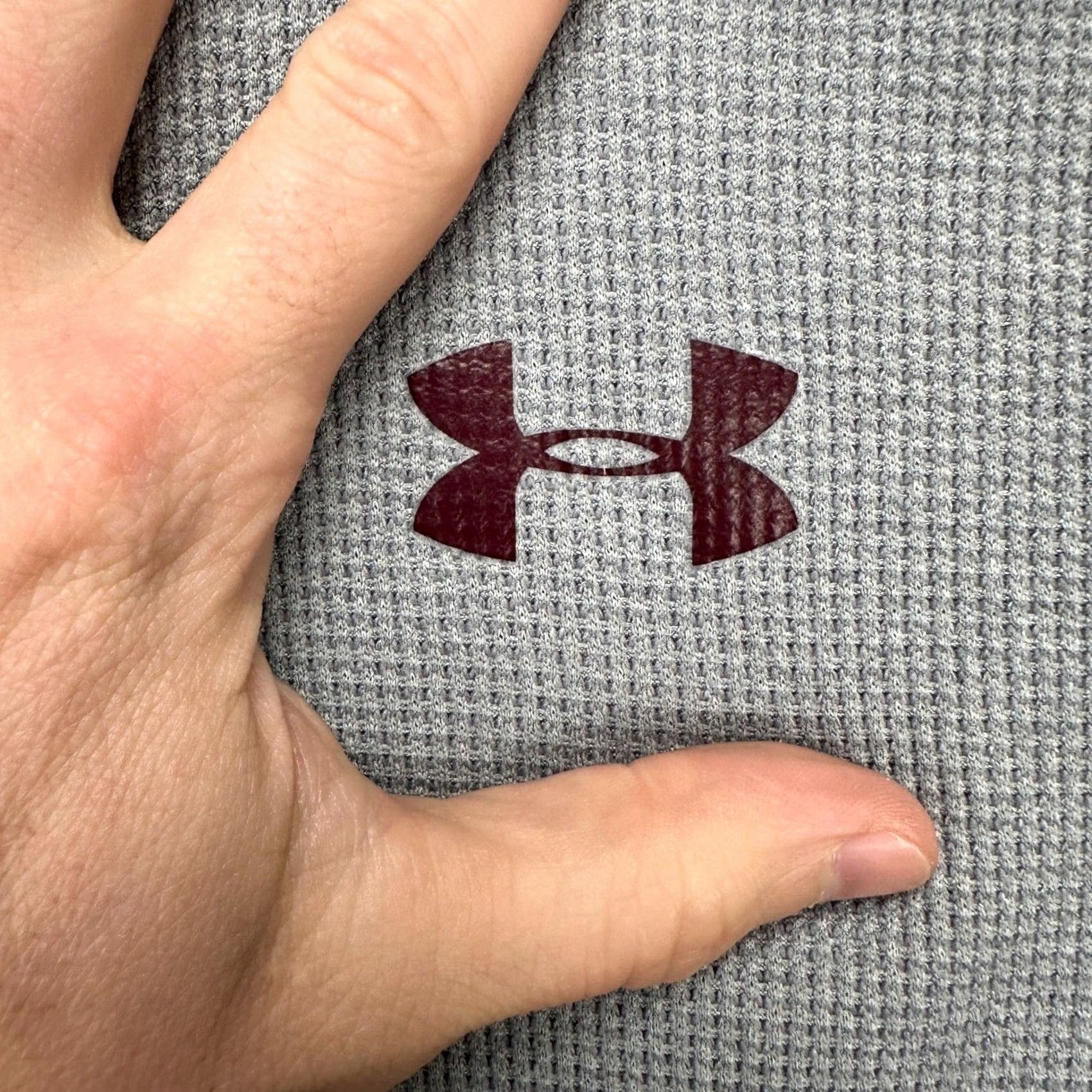 Under Armour Under Armour Mens Sweater Large Gray Maroon Thermal Waffle Knit Logo Crewneck Size US L / EU 52-54 / 3 - 5 Thumbnail