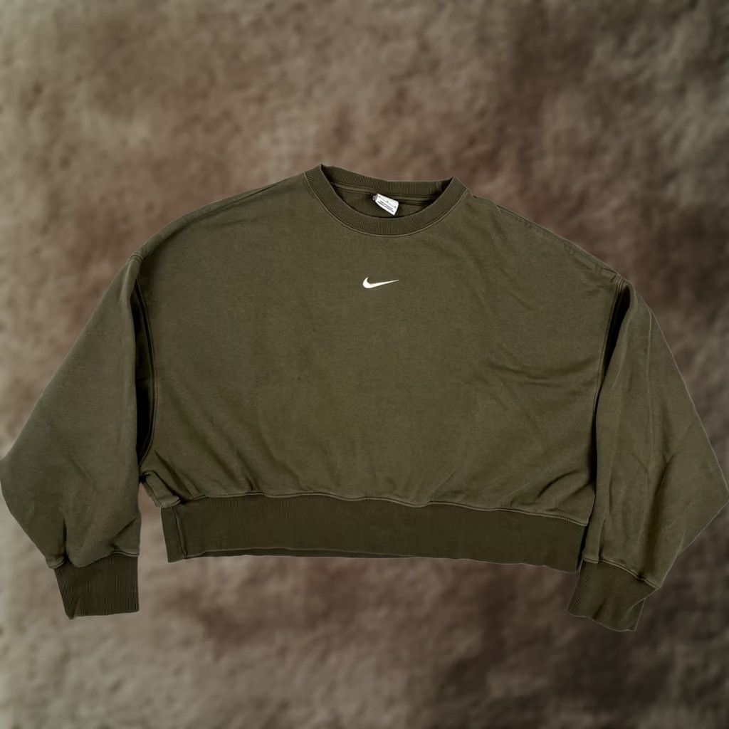 Nike Nike Sportswear Crewneck Sweatshirt Women M Green Oversized Fleece Logo Pullover Stains Charms: Nike Size M / US 6-8 / IT 42-44 - 1 Thumbnail