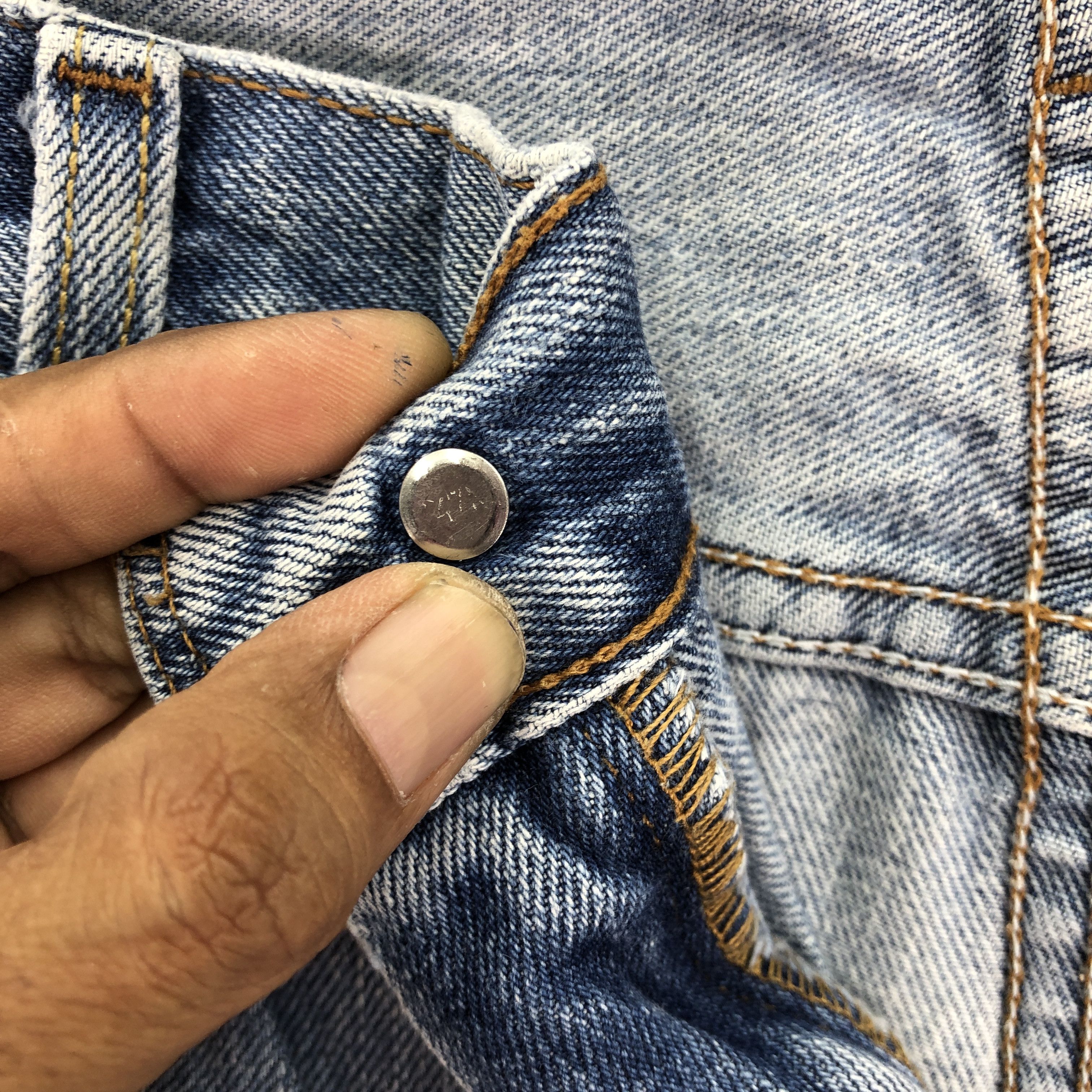 Levi's × Vintage Vintage Levis 550 Baggy Jeans Levi's Faded Light Wash Denim Size US 38 / EU 54 - 7 Thumbnail