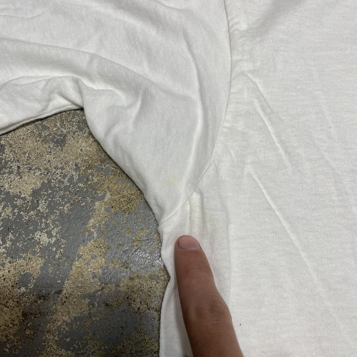 Vintage Vintage Hanes White Blank 90s Single Stitch Tshirt Size US L / EU 52-54 / 3 - 7 Thumbnail
