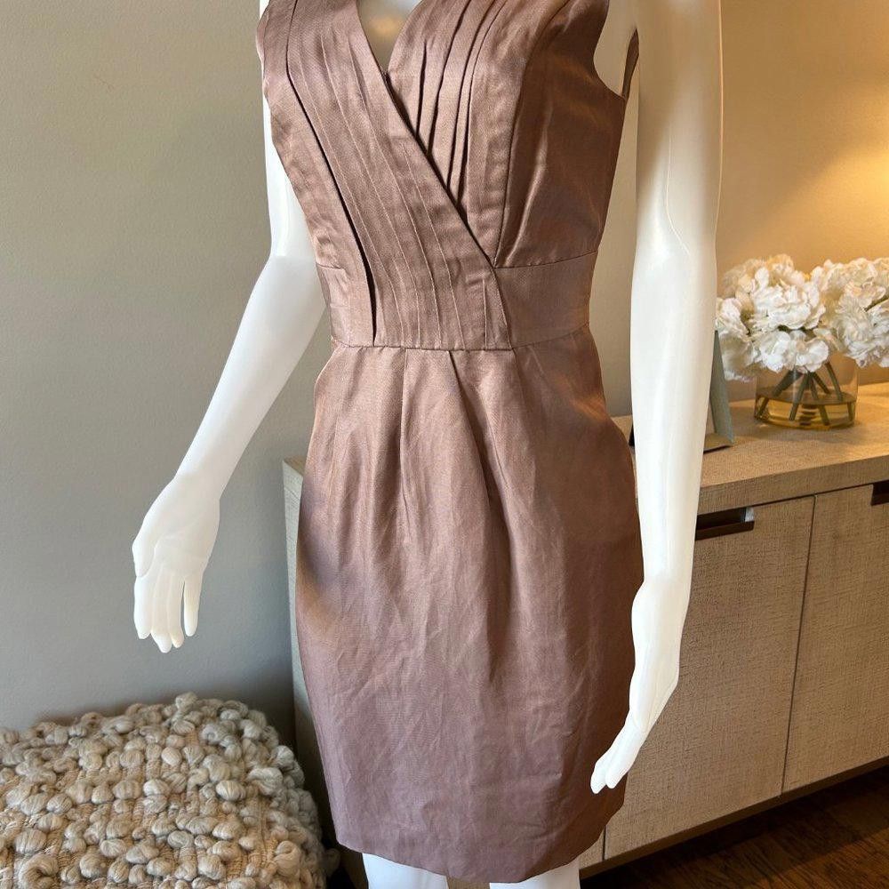 Banana Republic Banana Republic Linen Blend Pleated Bodice V-Neck Dress. Size M / US 6-8 / IT 42-44 - 3 Thumbnail