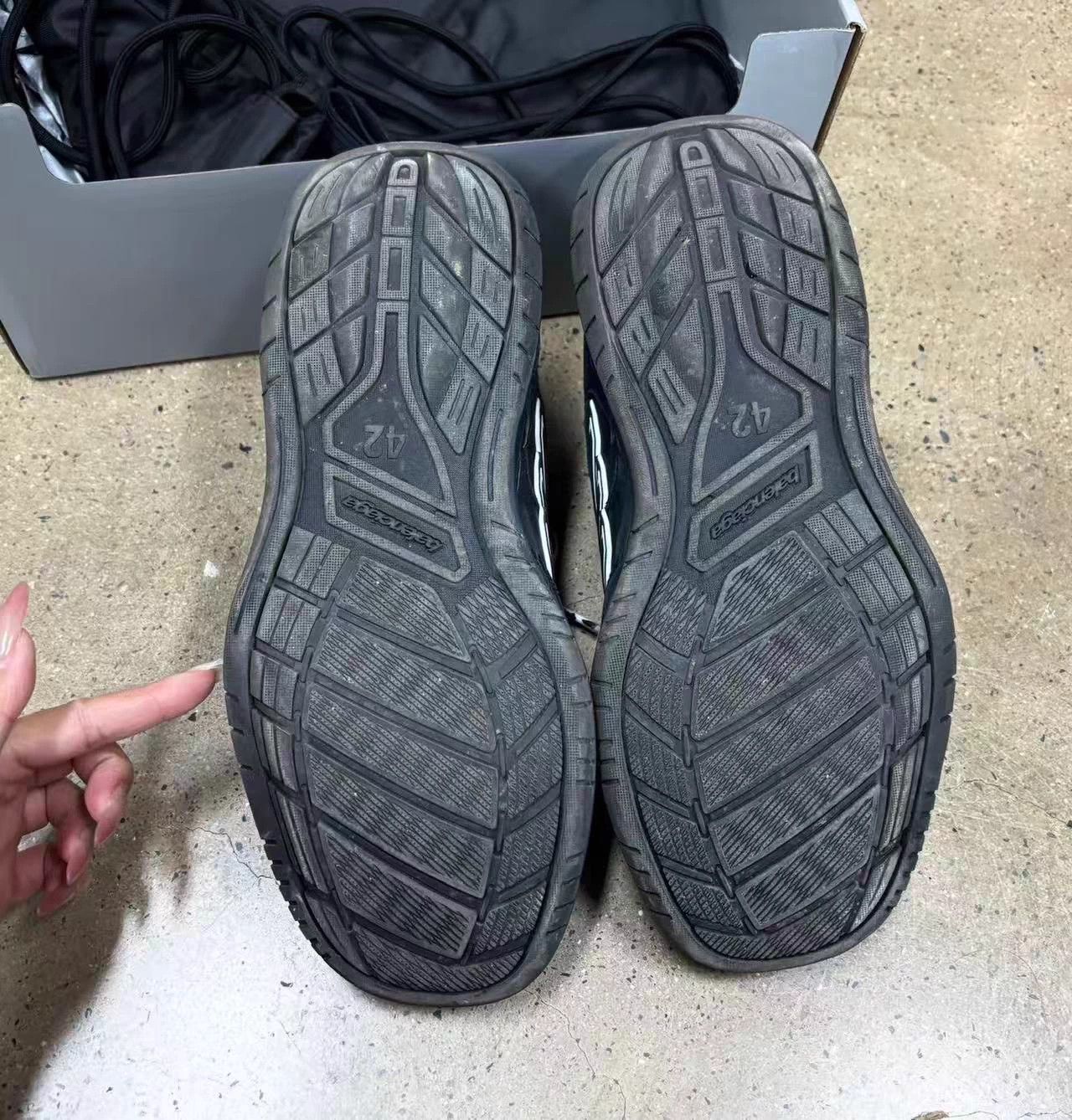 Balenciaga Balenciaga Hamptons distressed EU42 100% new full set Size US 9 / EU 42 - 8 Thumbnail