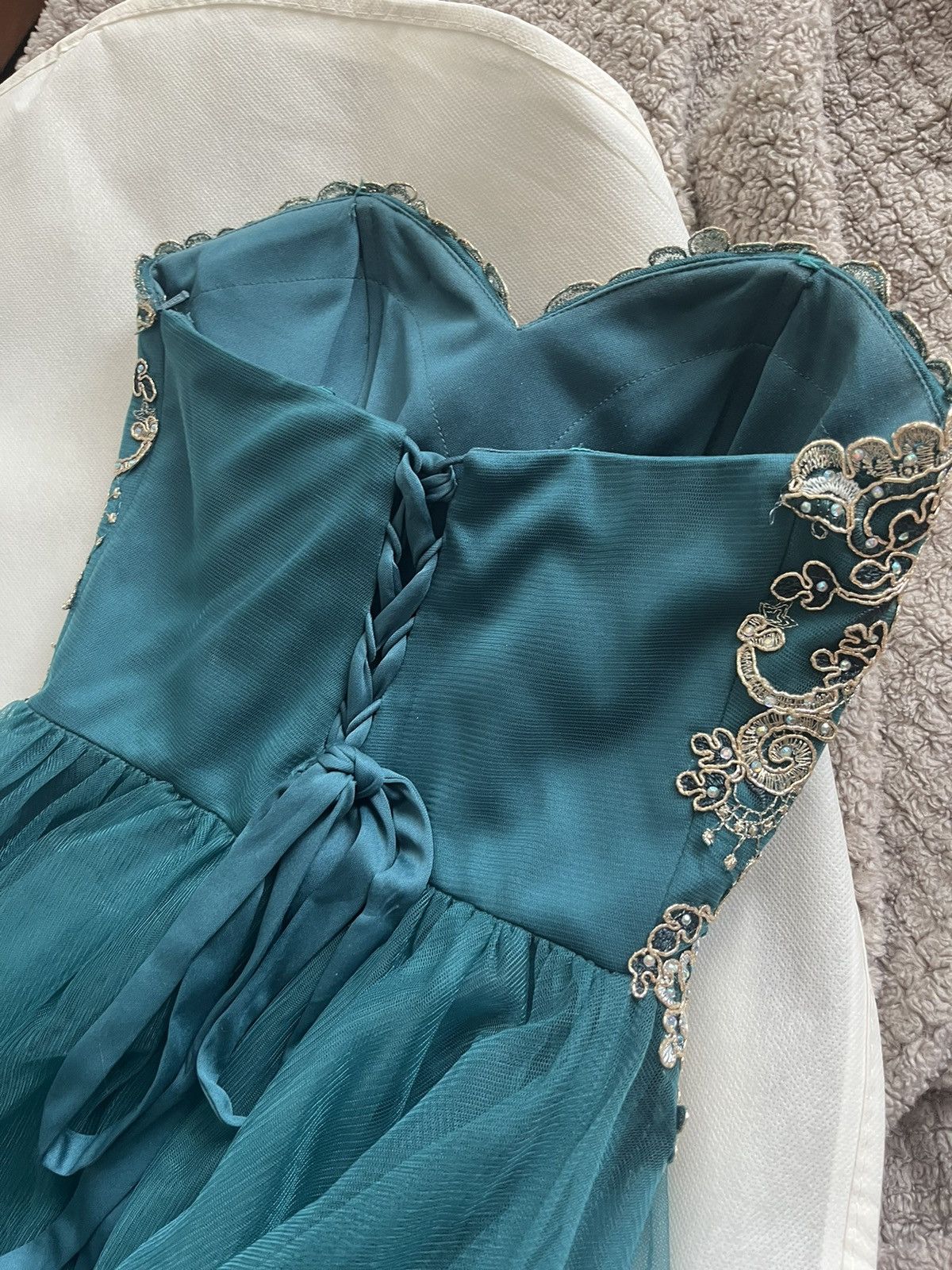 Laura Ashley Green LAURA poofy mesh multi layer prom dress (worn once) Size XS / US 0-2 / IT 36-38 - 2 Thumbnail