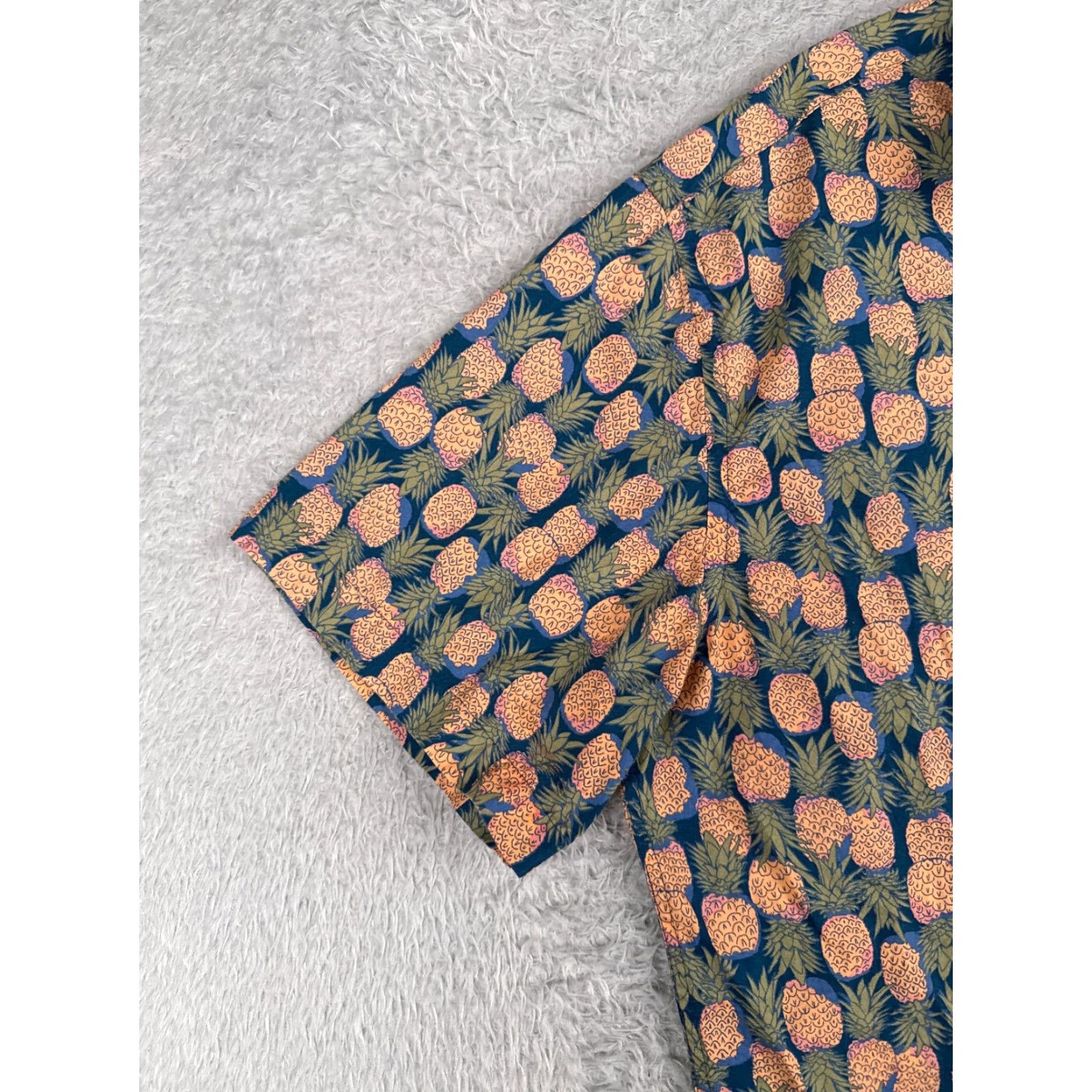 Essentials Amazon Essentials Shirt Men Large Blue Pineapple Print Cotton Short Sleeve Button-Up Hawaiian Luau Aloha Resort Vacation Mens Size US L / EU 52-54 / 3 - 3 Thumbnail