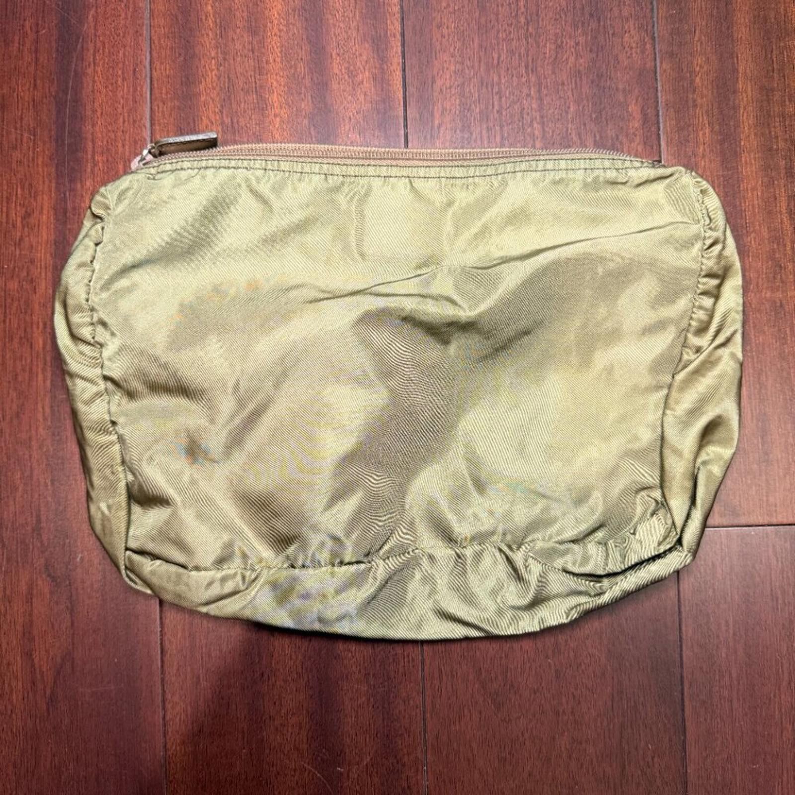 Prada Prada Logo Plate Nylon Cosmetic Pouch Olive Green Size ONE SIZE - 5 Thumbnail